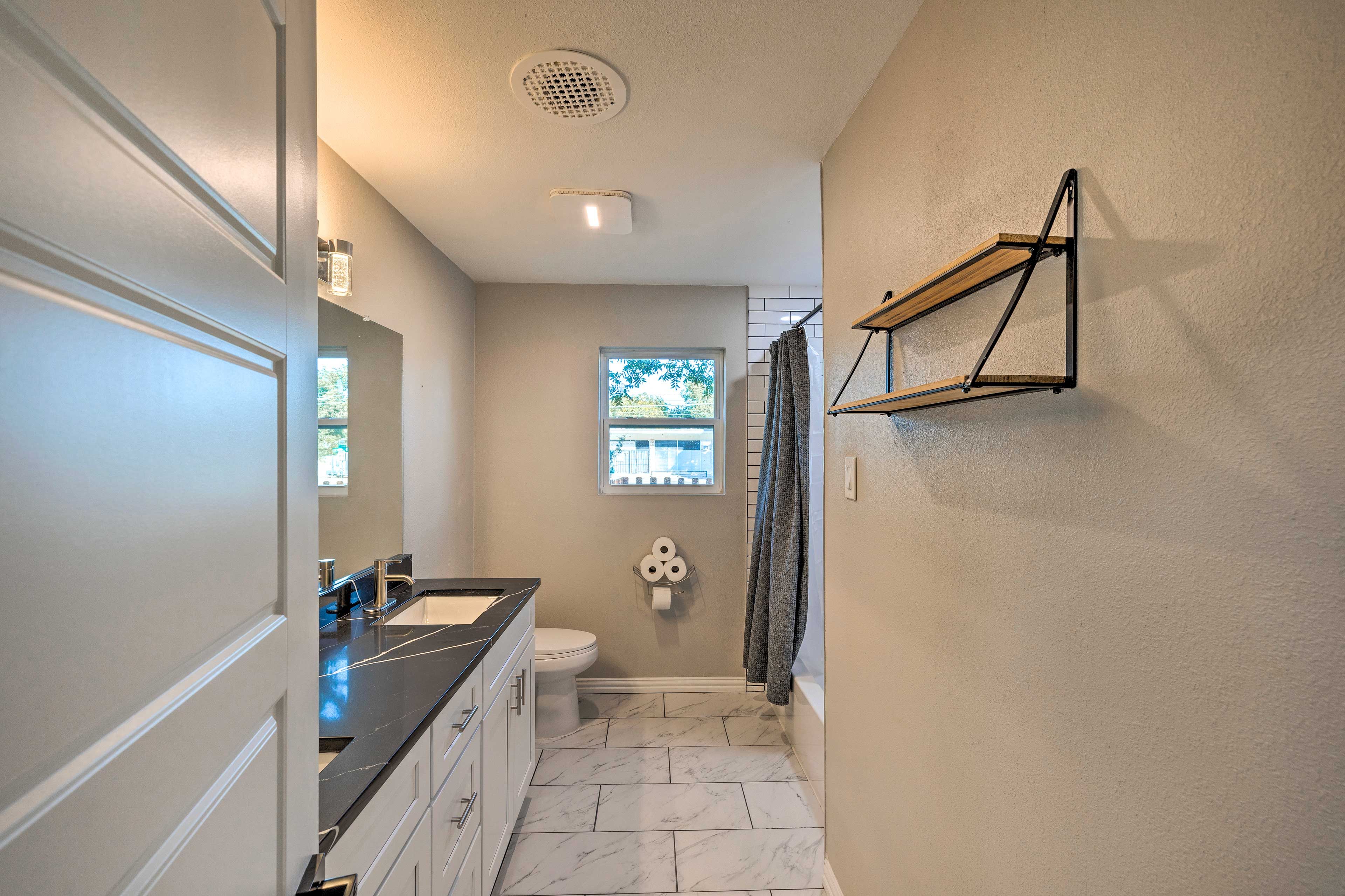 Bathroom | Towels Provided