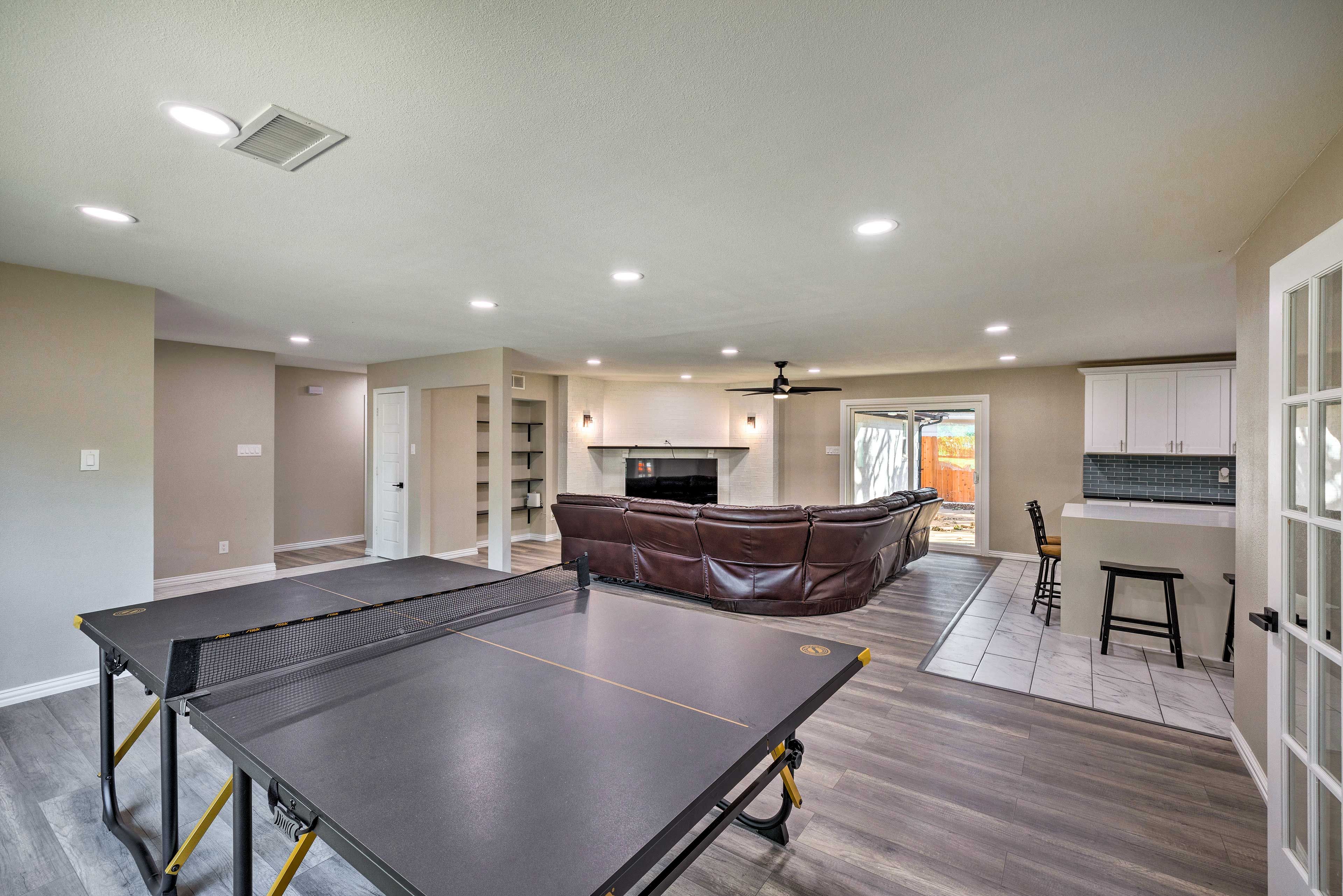 Living Room | Central A/C | Free WiFi | Smart TV