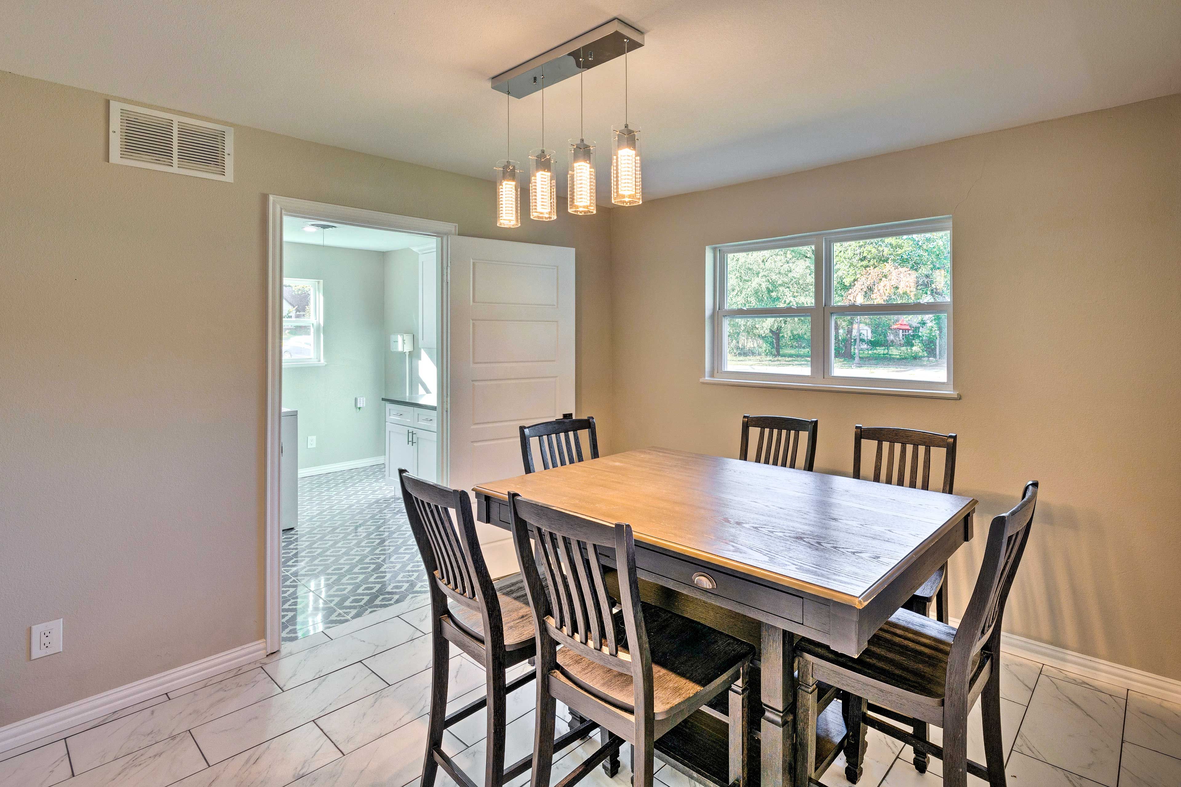 Dining Room | Dishware/Flatware Provided