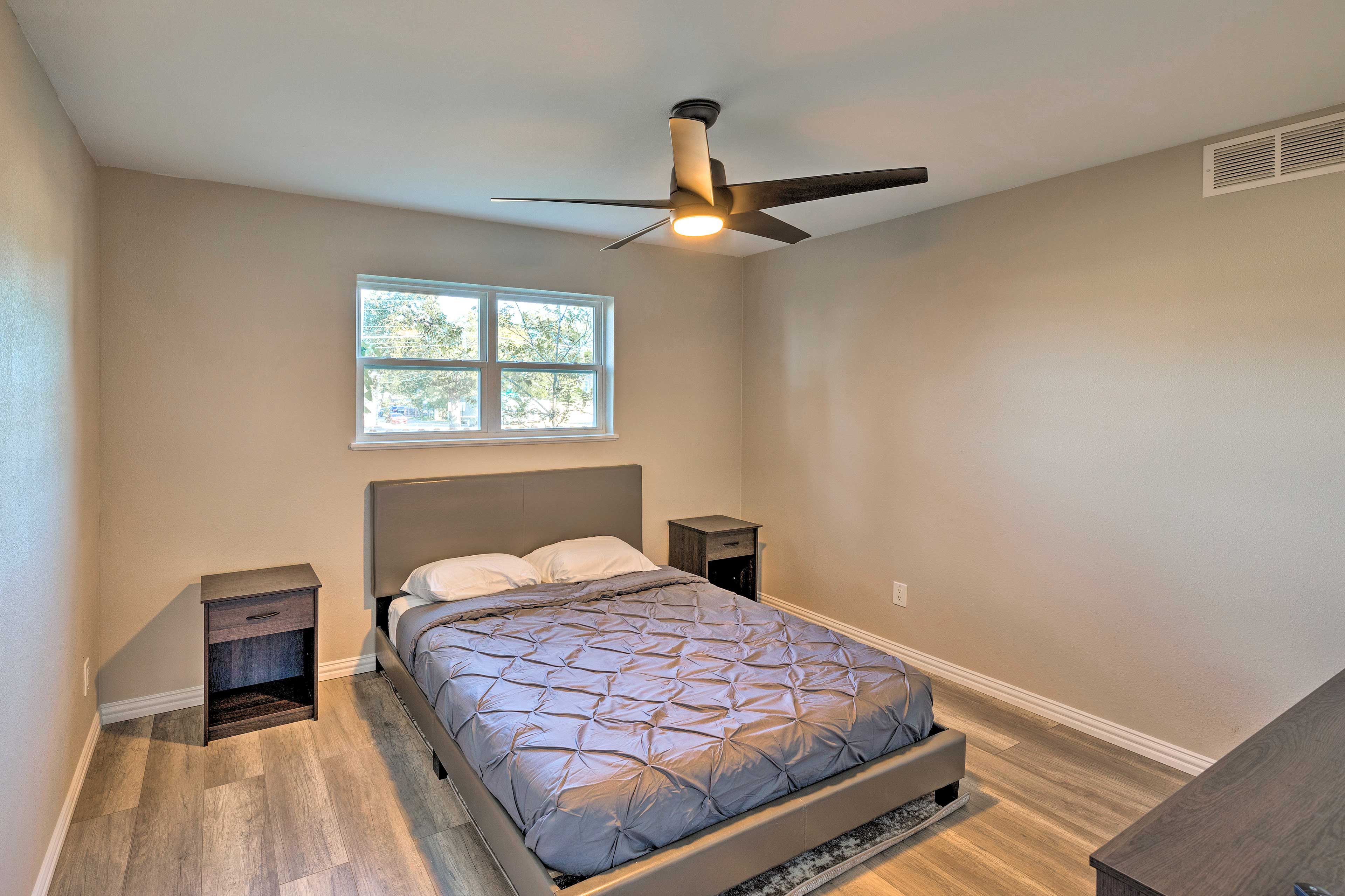Bedroom 2 | Queen Bed