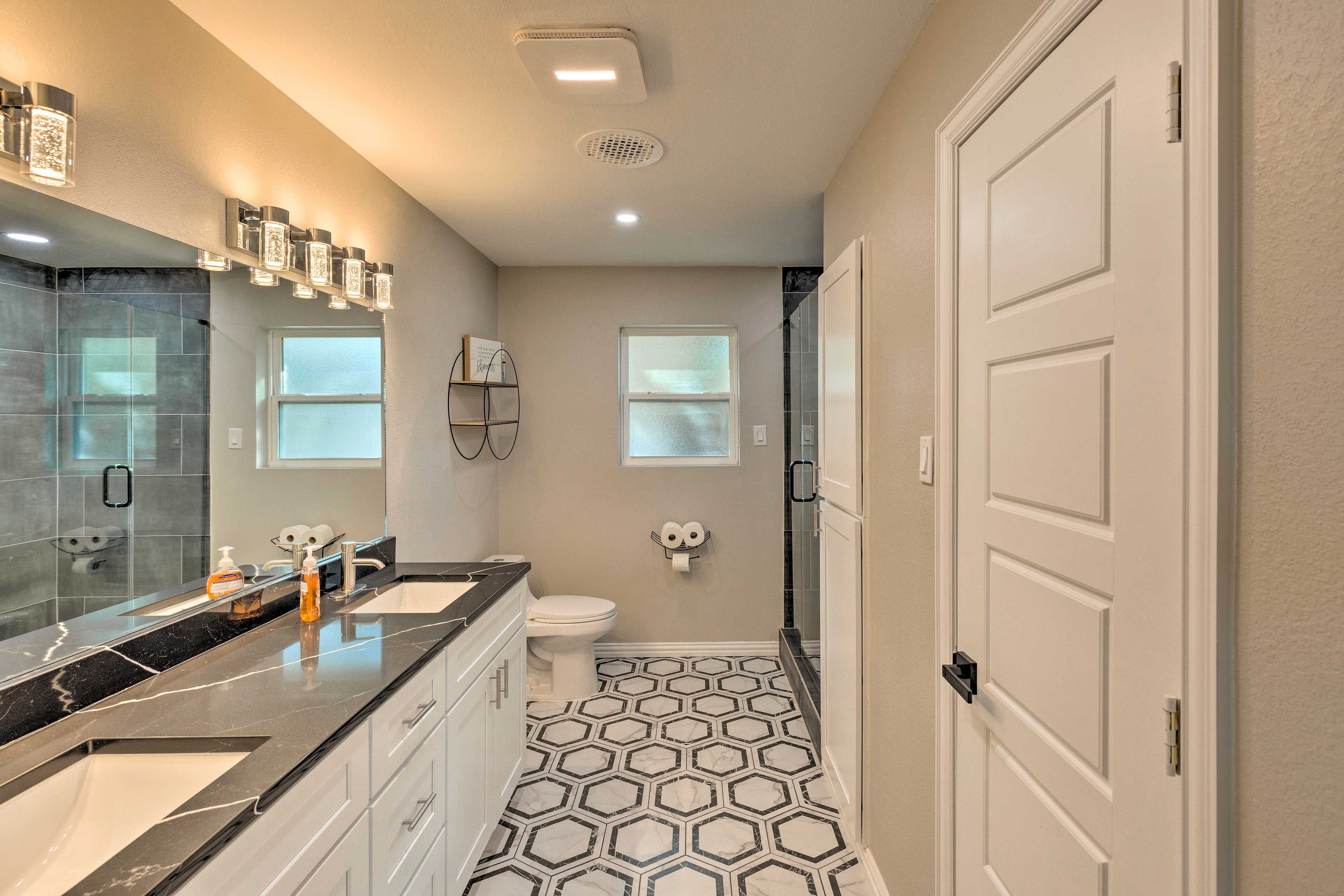 En-Suite Bathroom | Complimentary Toiletries