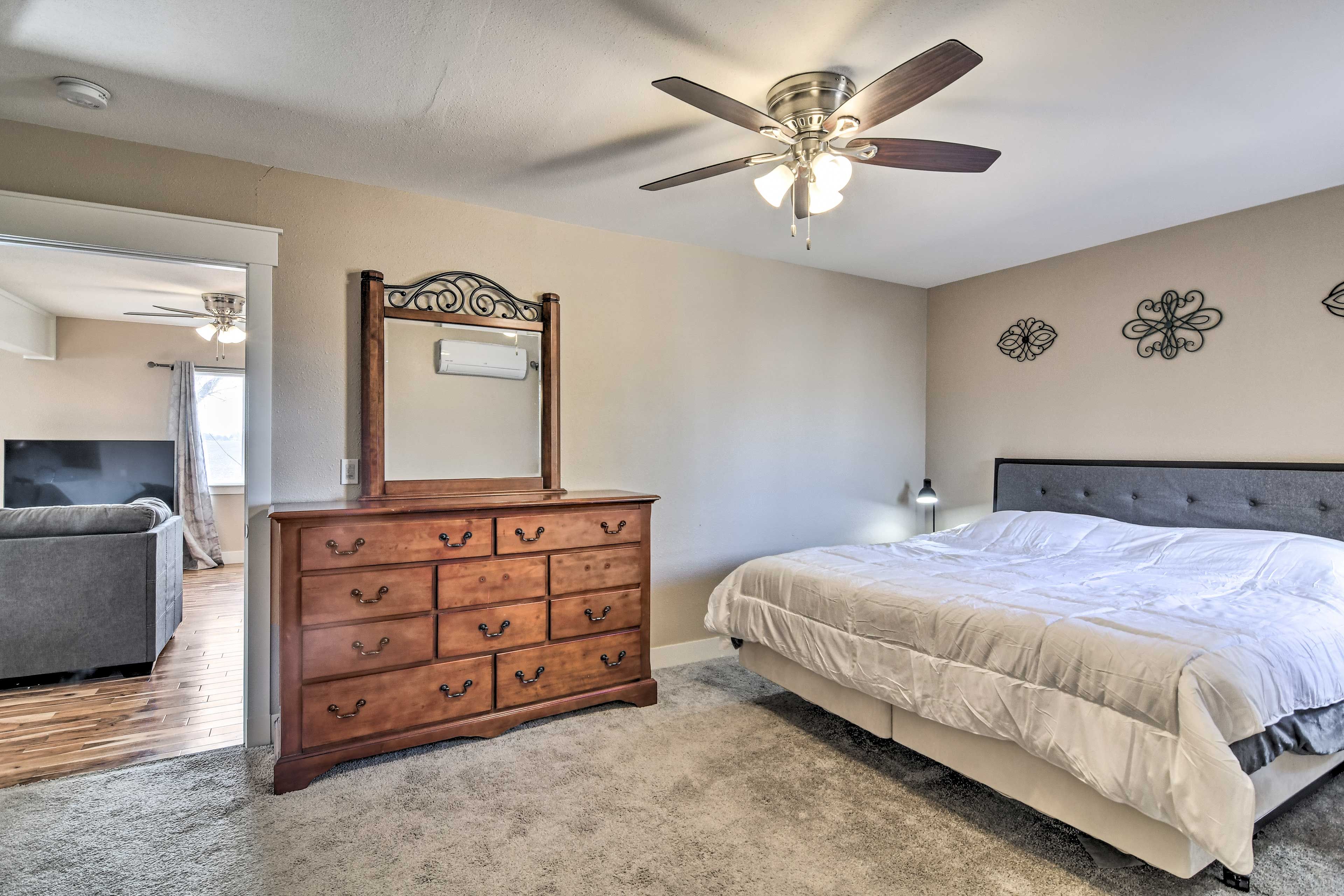 Bedroom 1 | King Bed