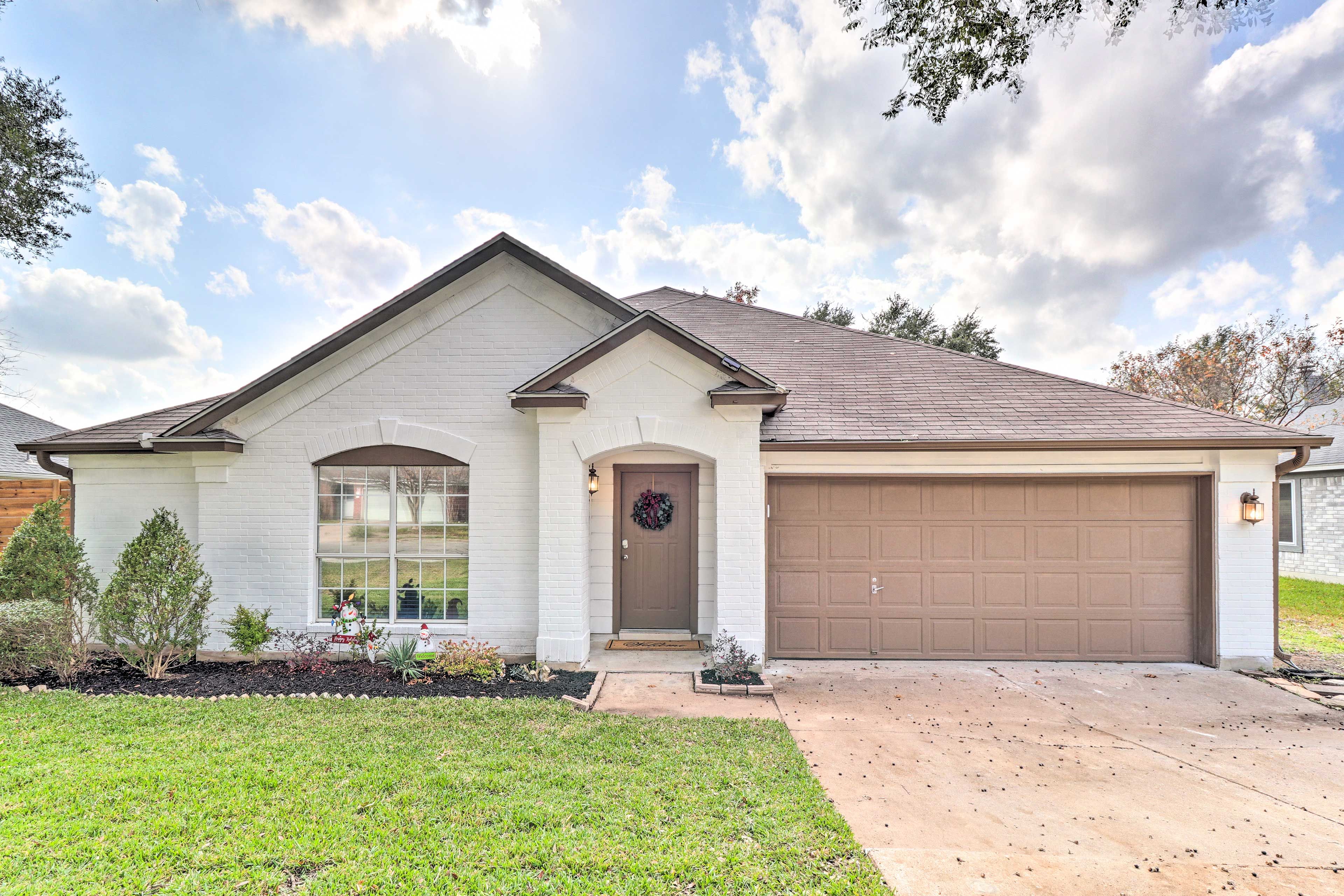 Pflugerville Vacation Rental | 3BR | 2BA | 1,847 Sq Ft | 1 Step to Enter