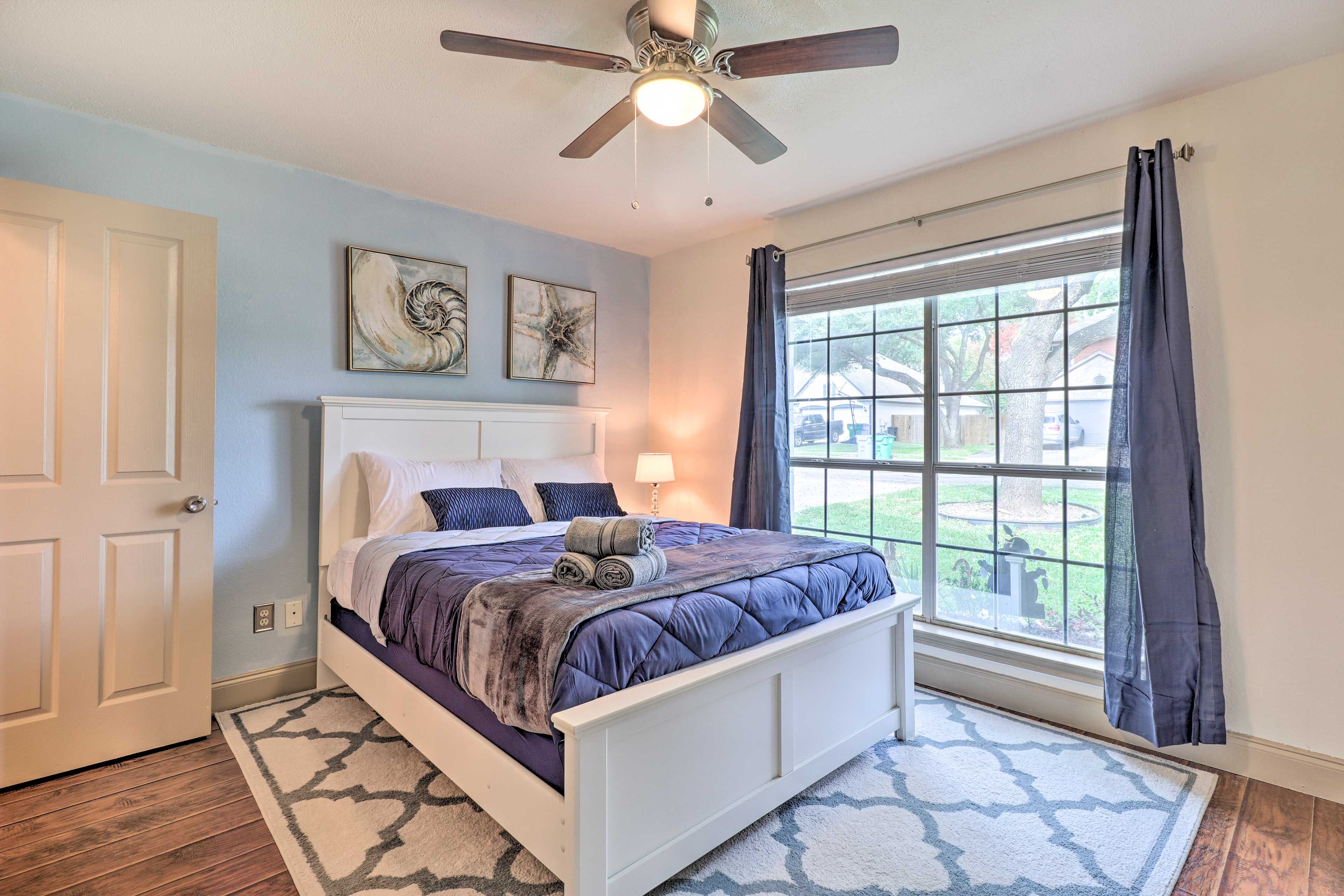 Bedroom 2 | Queen Bed
