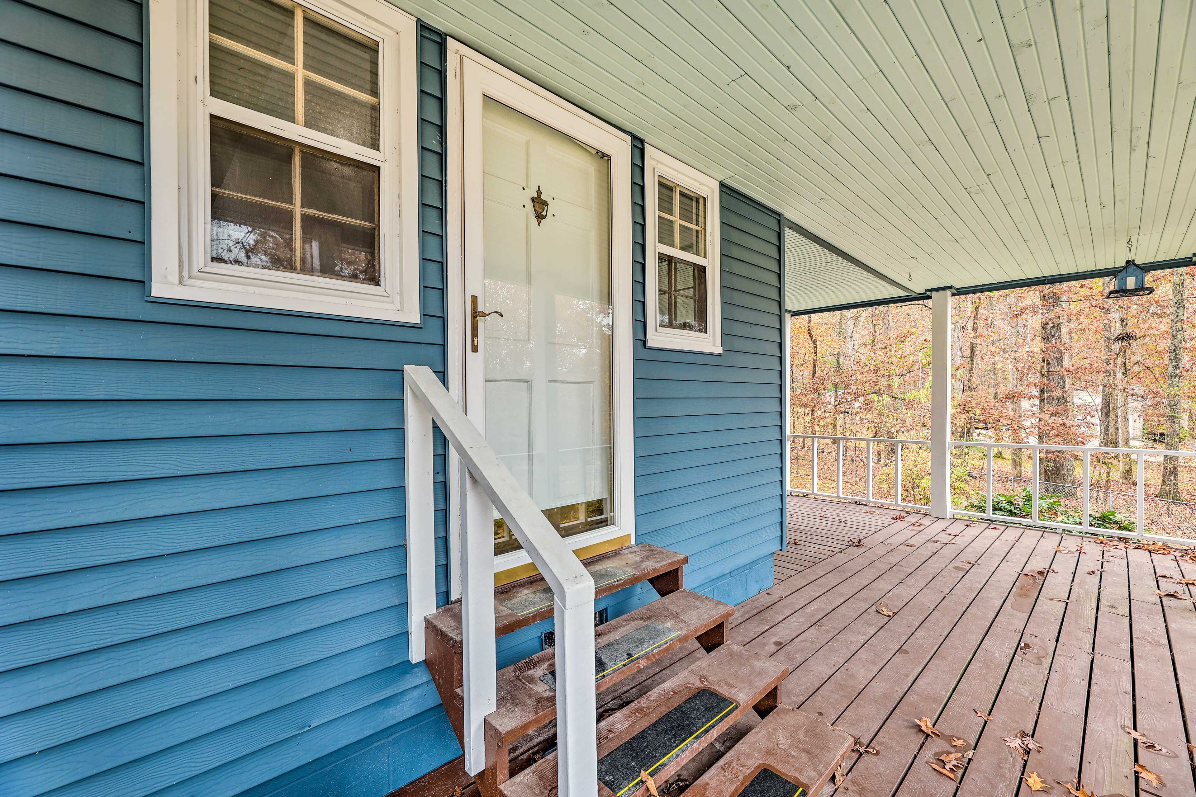 Front Porch | 4 Stairs Required