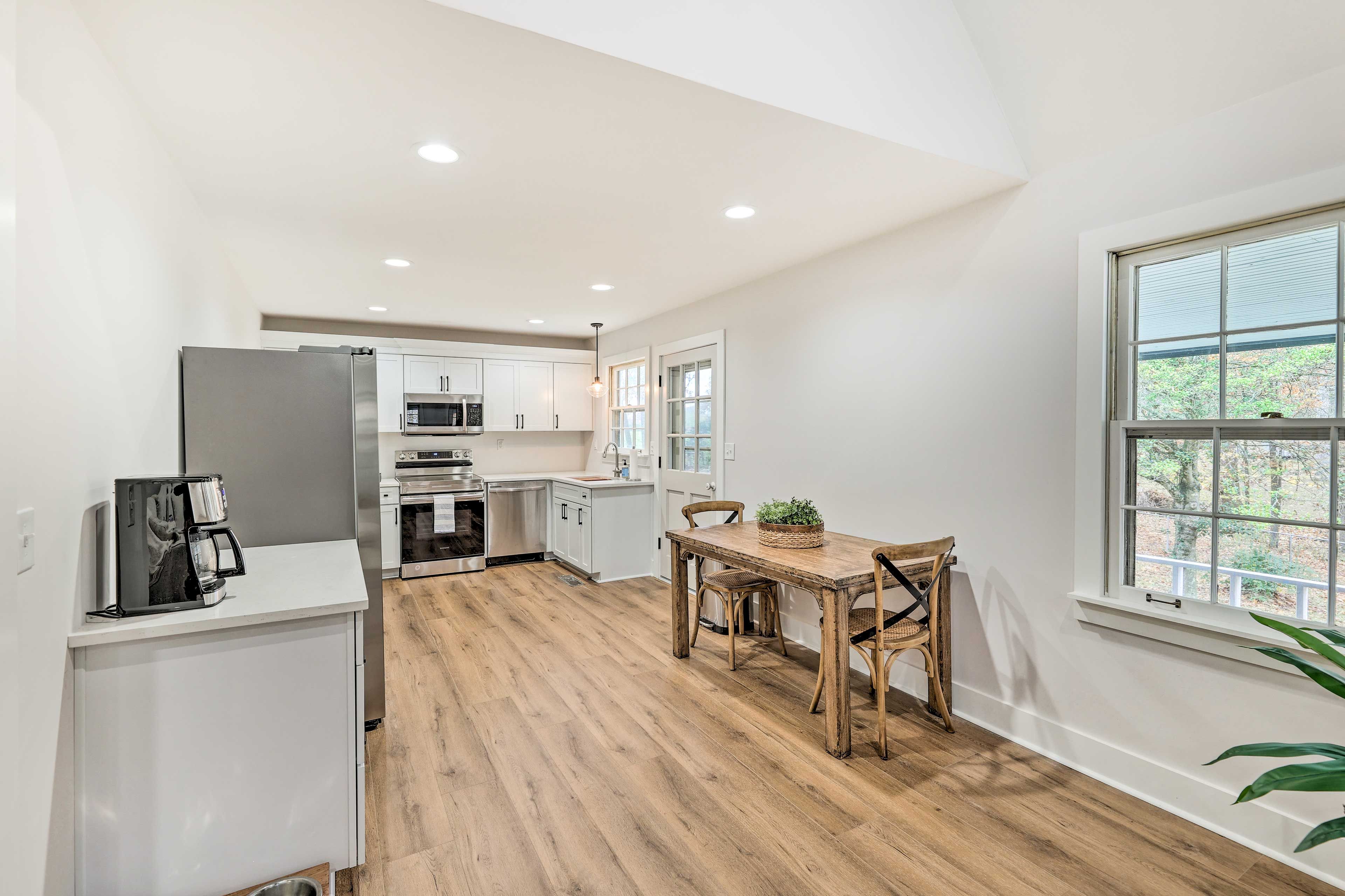 Kitchen | 1st Floor | Blender | Toaster | Crockpot | Spices