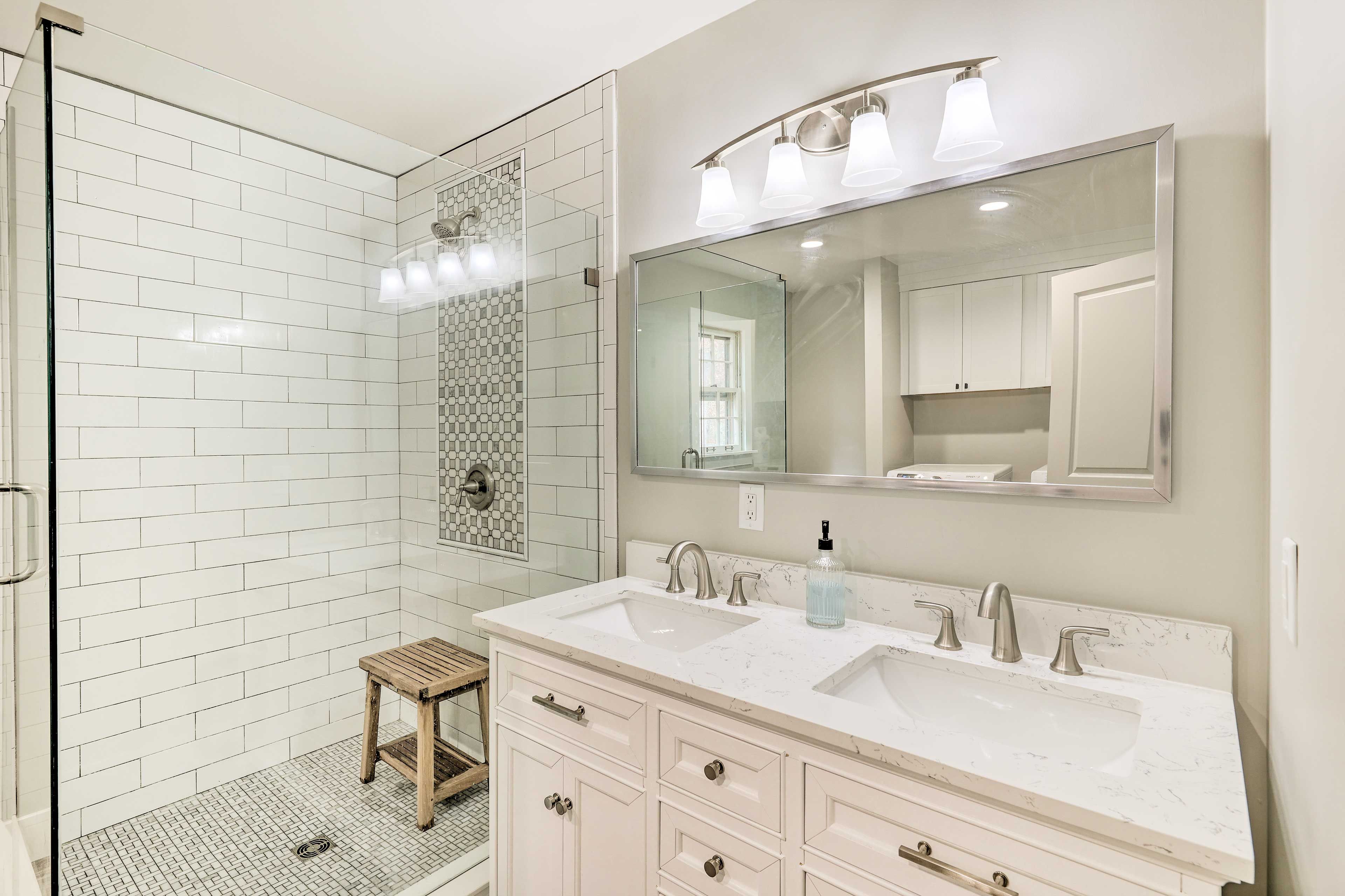 Full Bathroom | 1st Floor