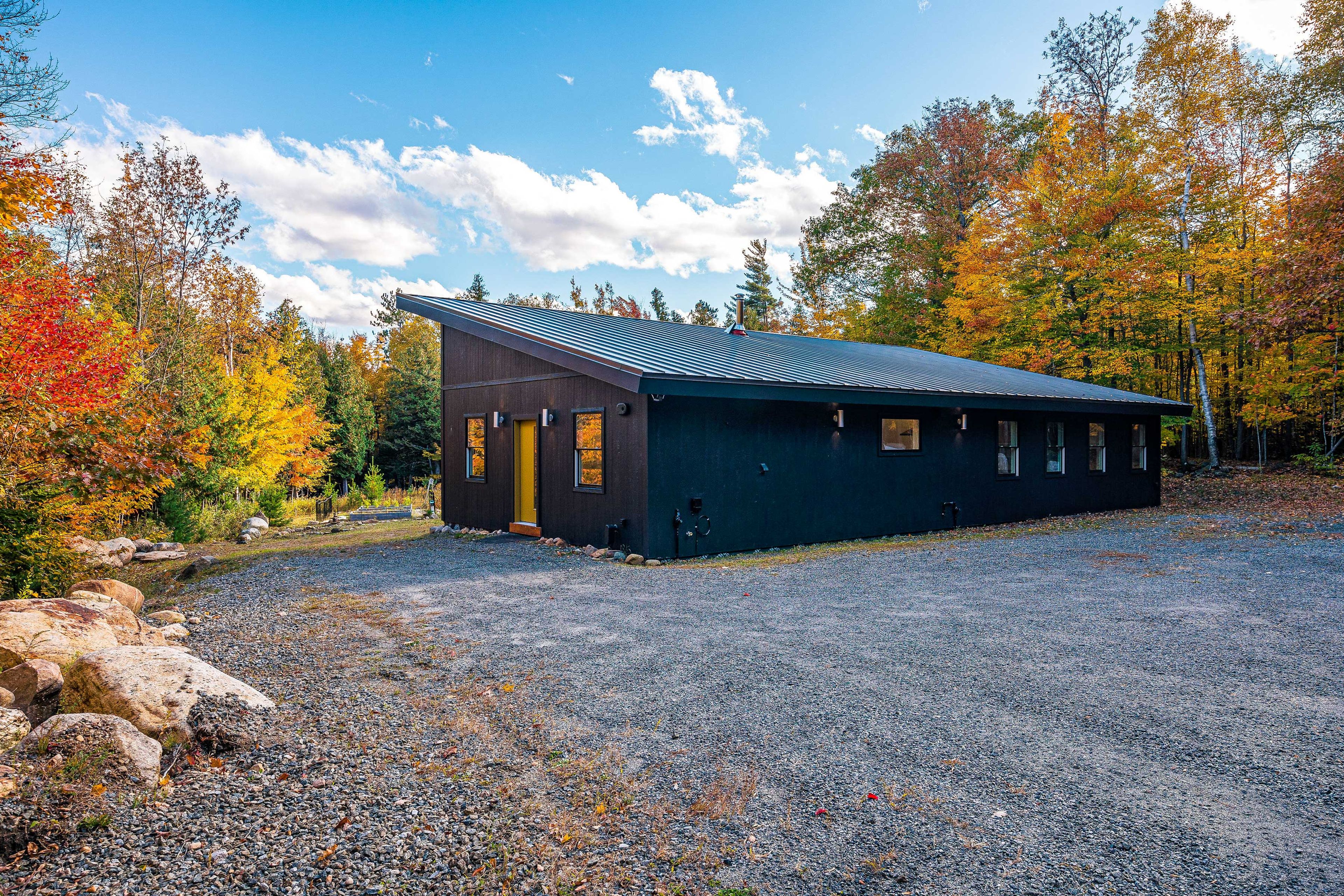 Parking | Driveway (4 Vehicles) | Trailer Parking On-Site