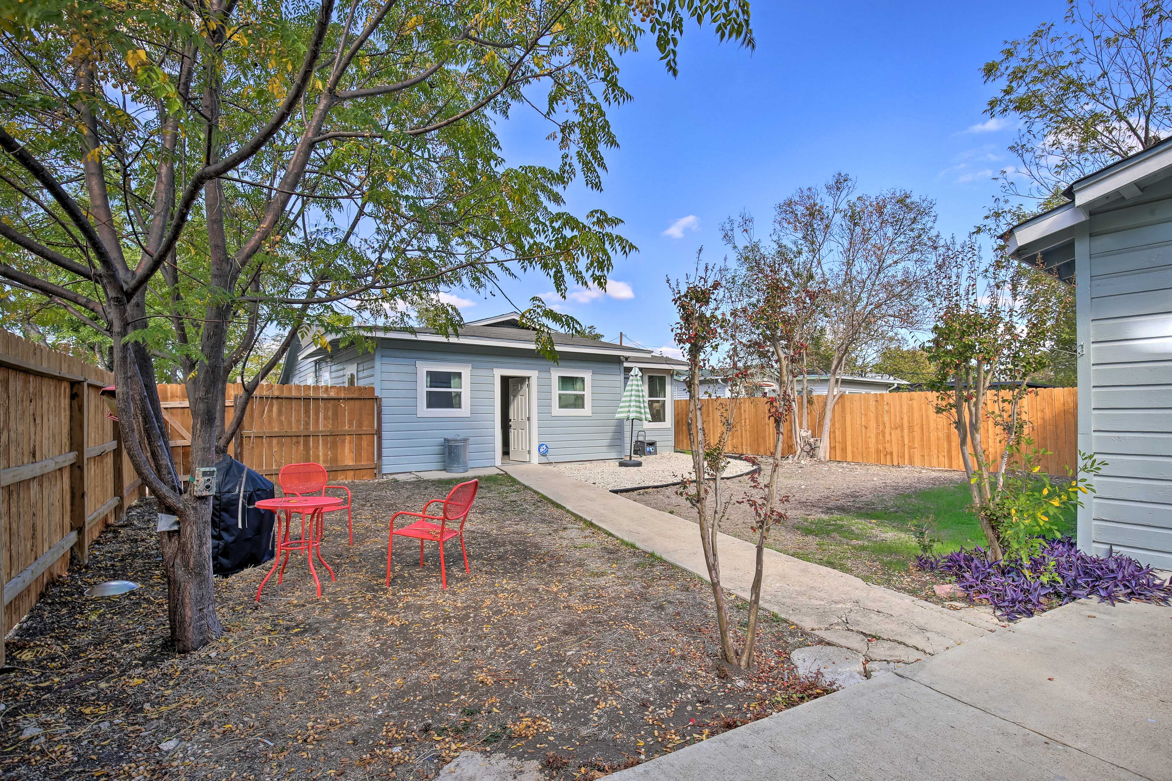 Private Yard | Pet Fee | 2 Exterior Security Cameras