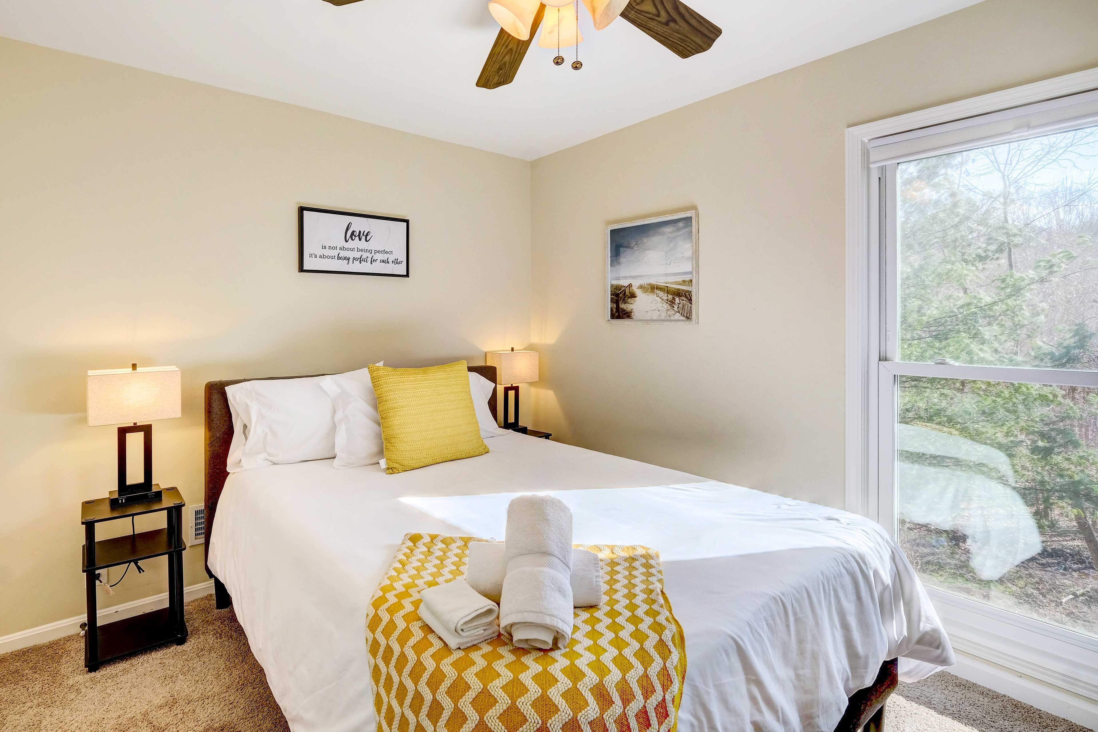 Bedroom 3 | Queen Bed