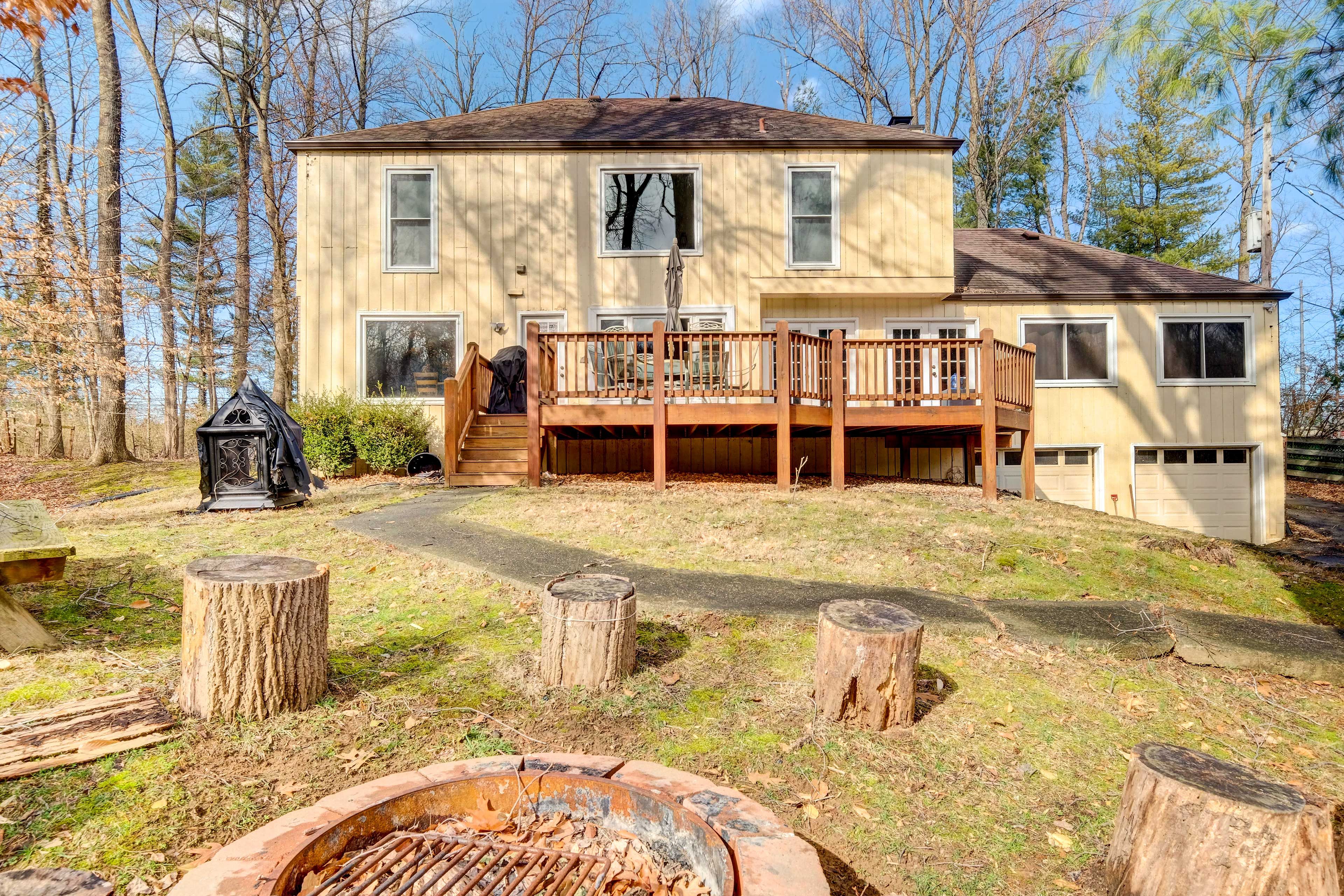 Prospect Vacation Rental | 4BR | 3BA | 3,100 Sq Ft | Steps Required
