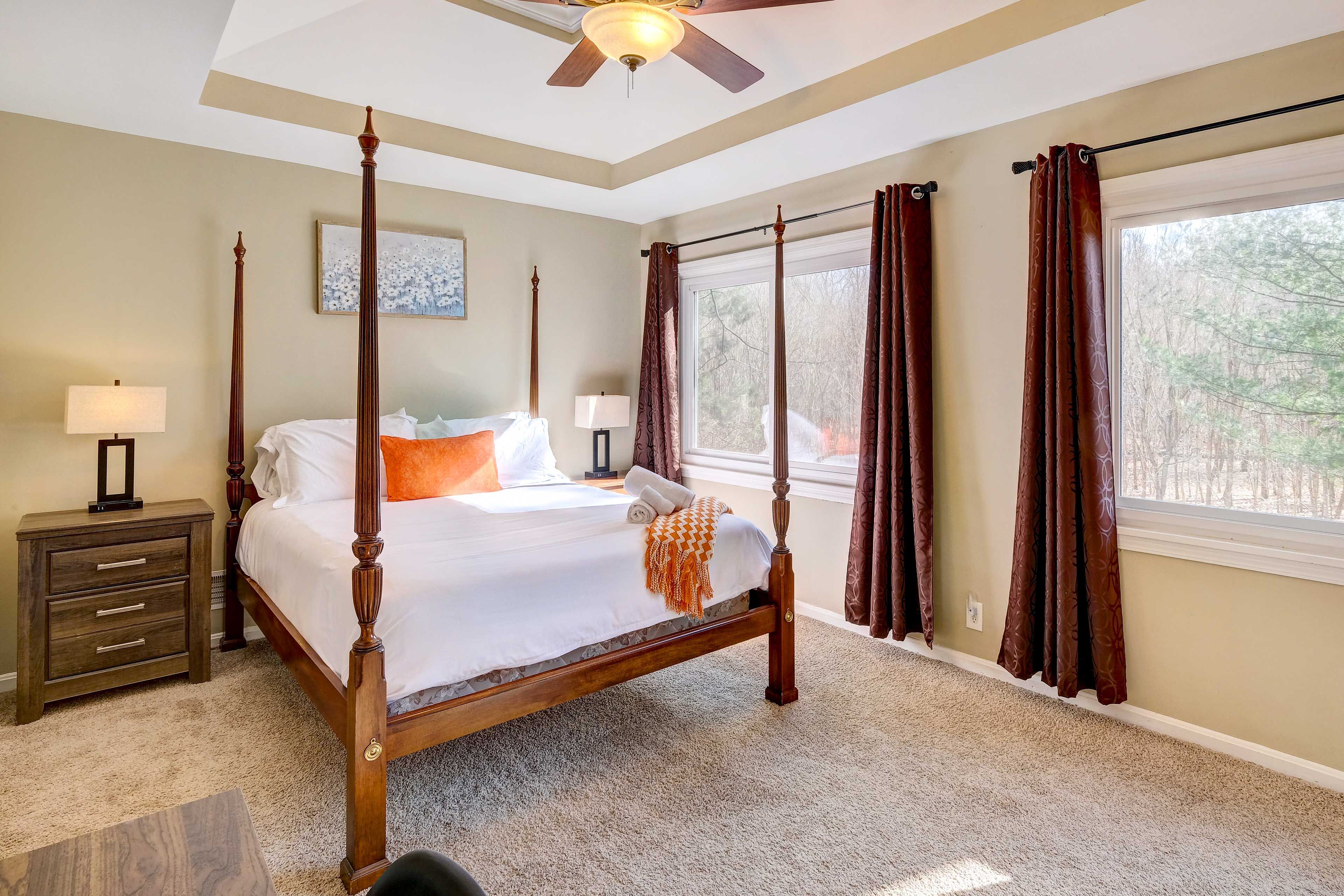 Bedroom 1 | Queen Bed