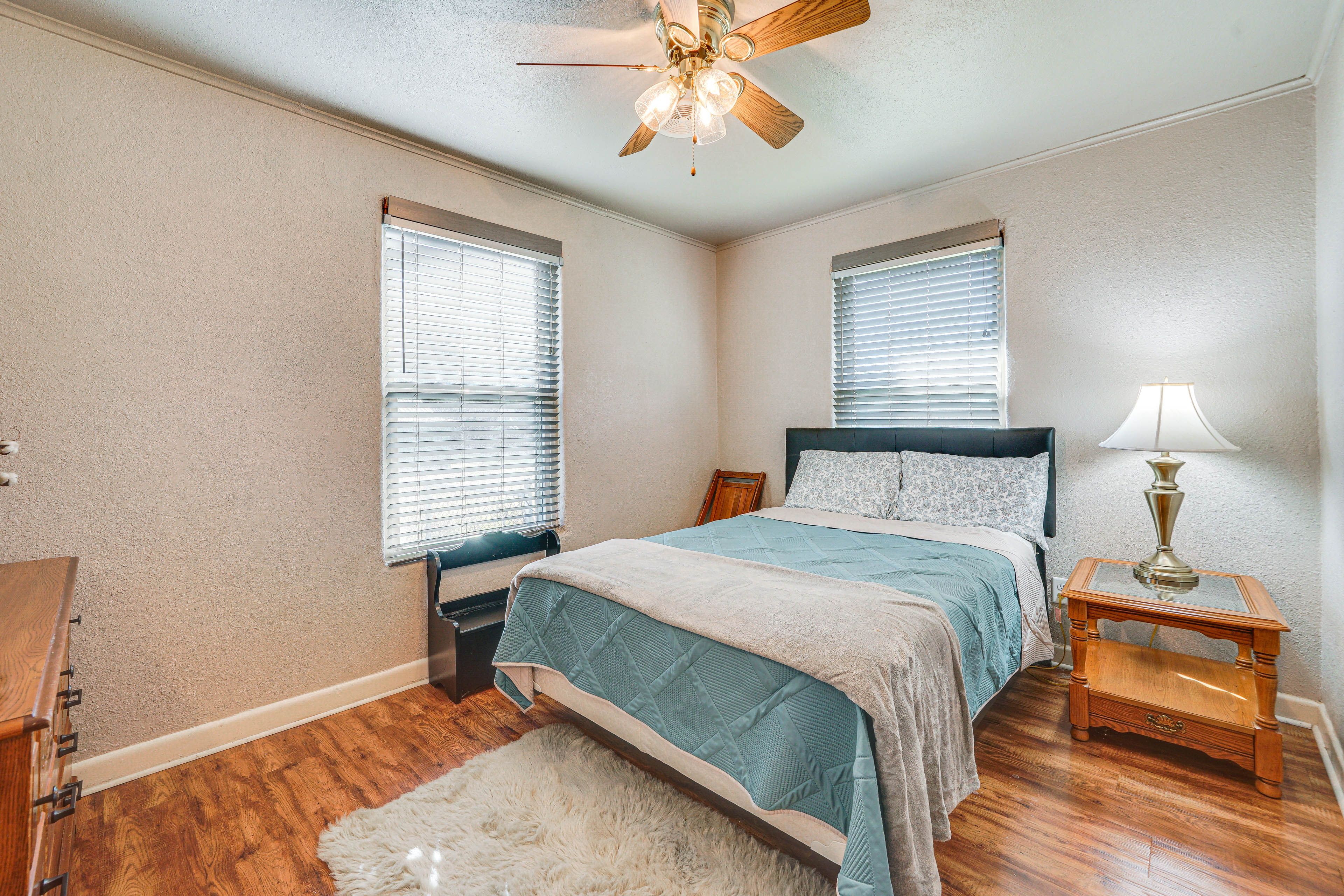 Bedroom 2 | Queen Bed