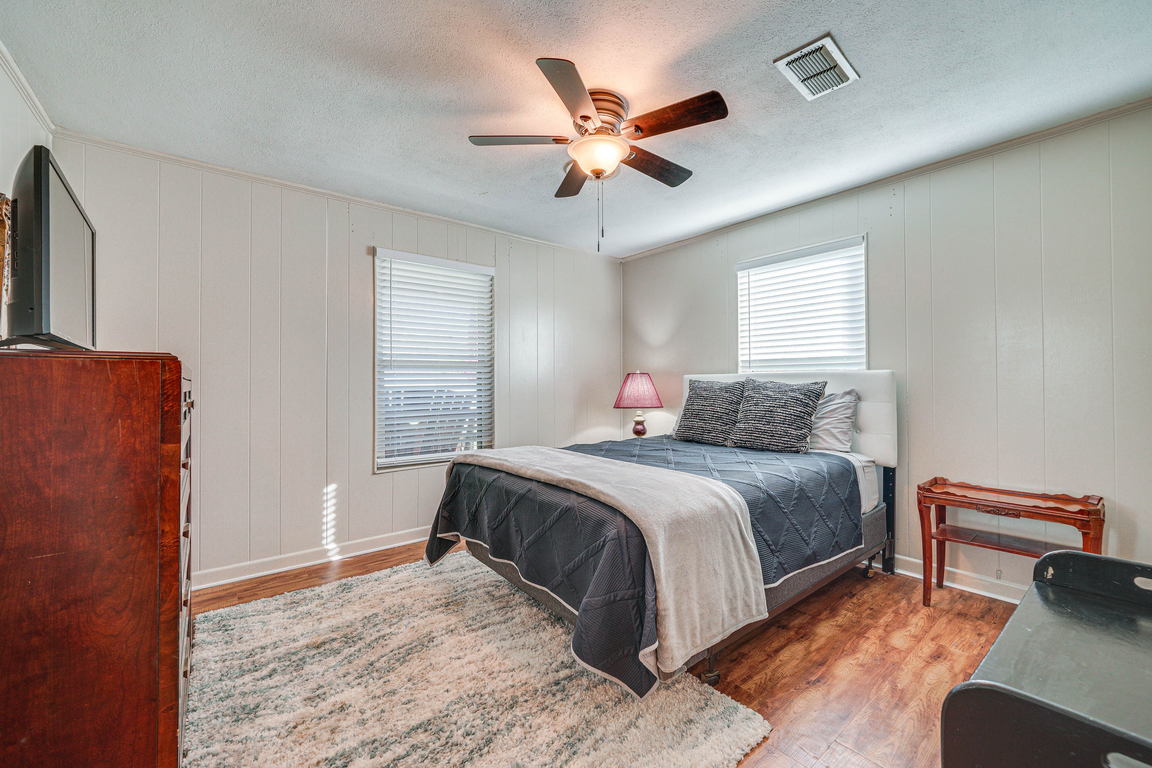 Bedroom 3 | Queen Bed
