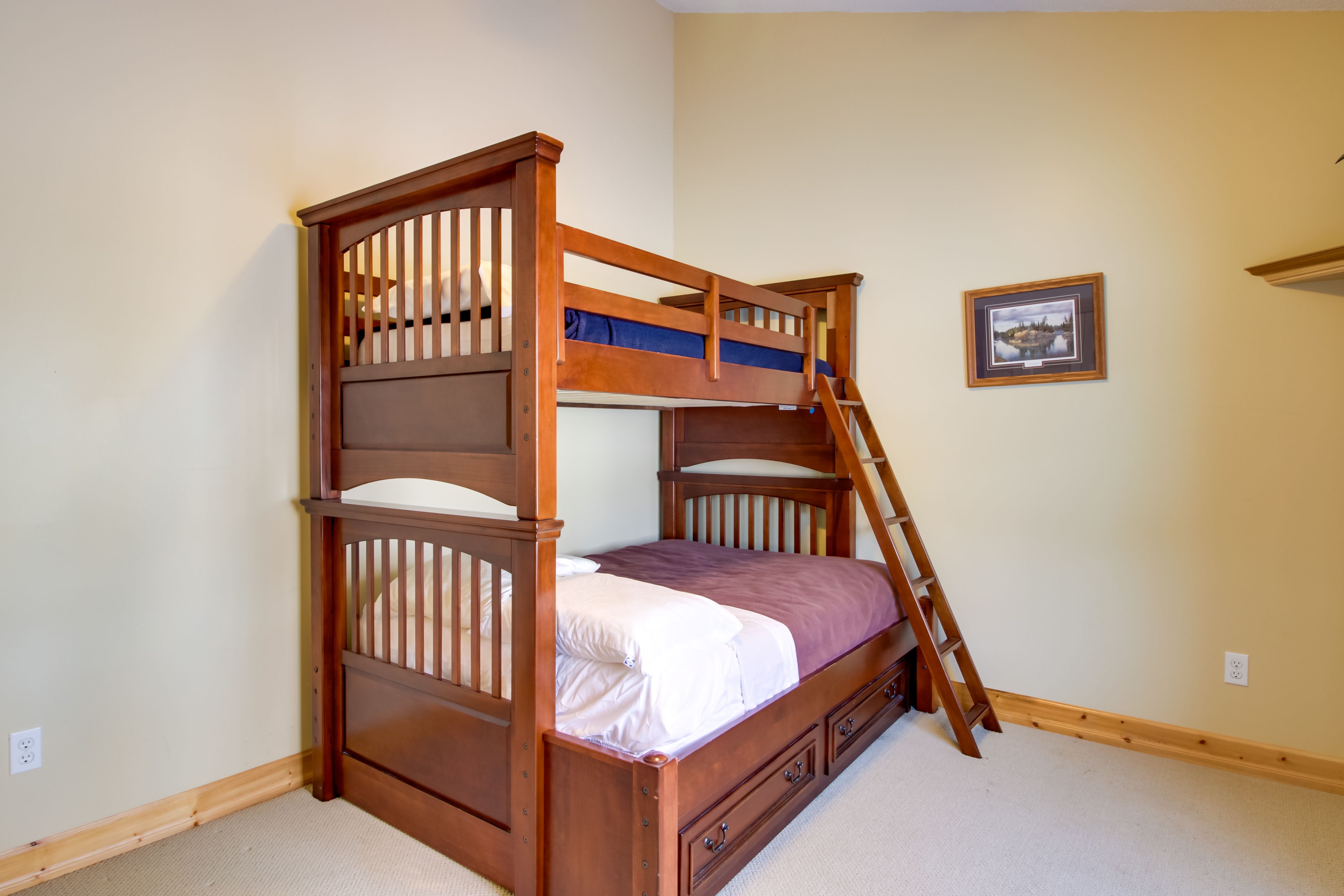 Bedroom 3 | Twin/Full Bunk Bed w/ Twin Trundle