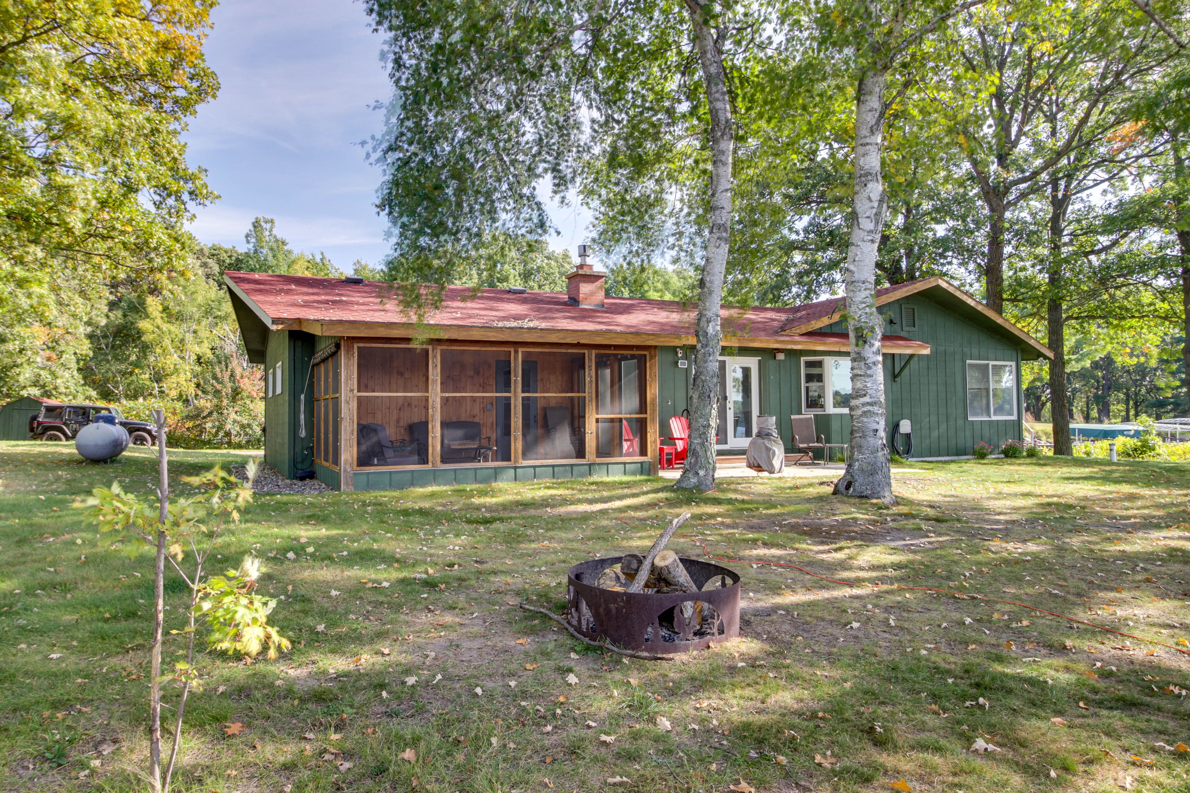 Backyard | Lake Access | Gas Grill (Propane Provided)