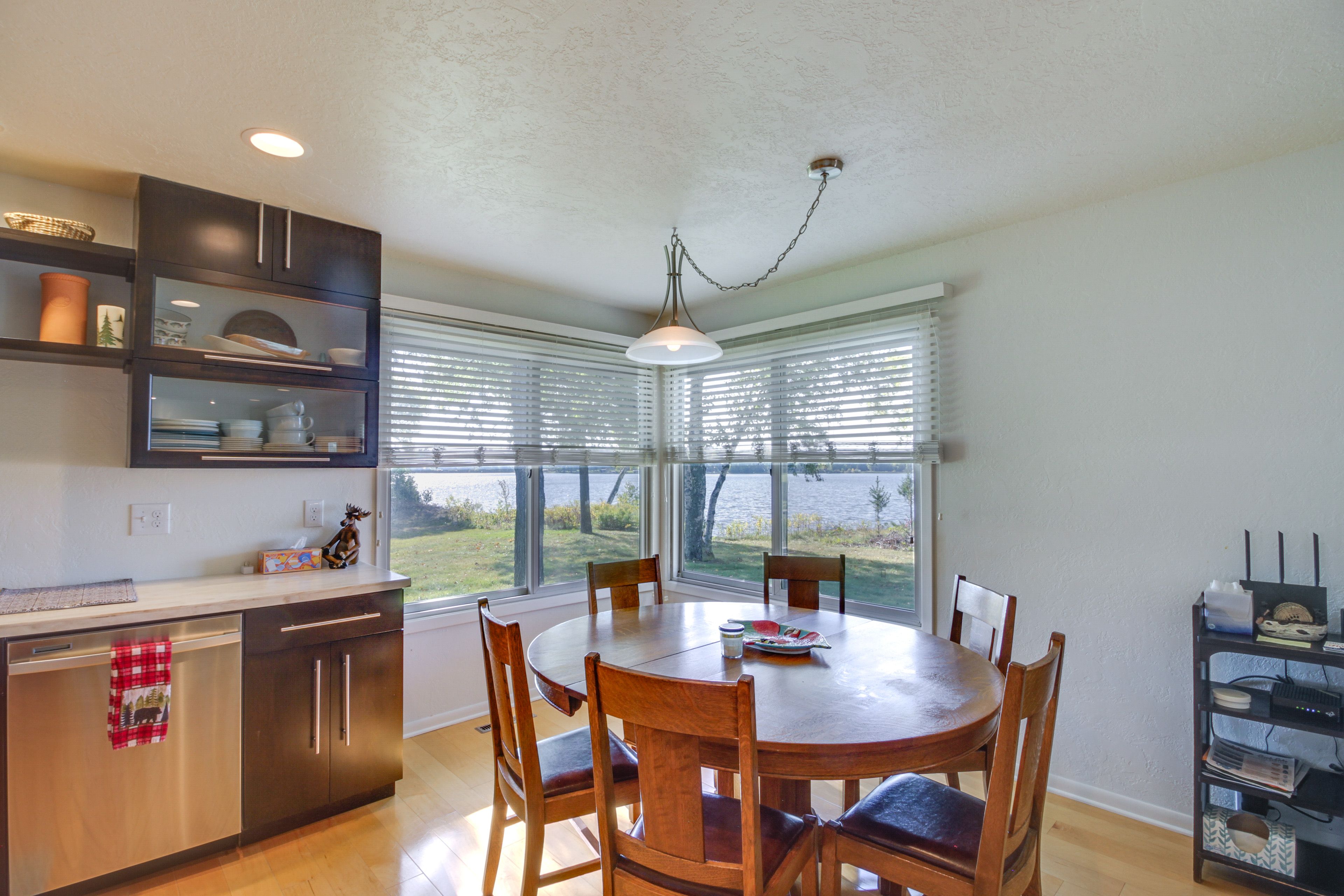 Dining Area | Dishware & Flatware Provided