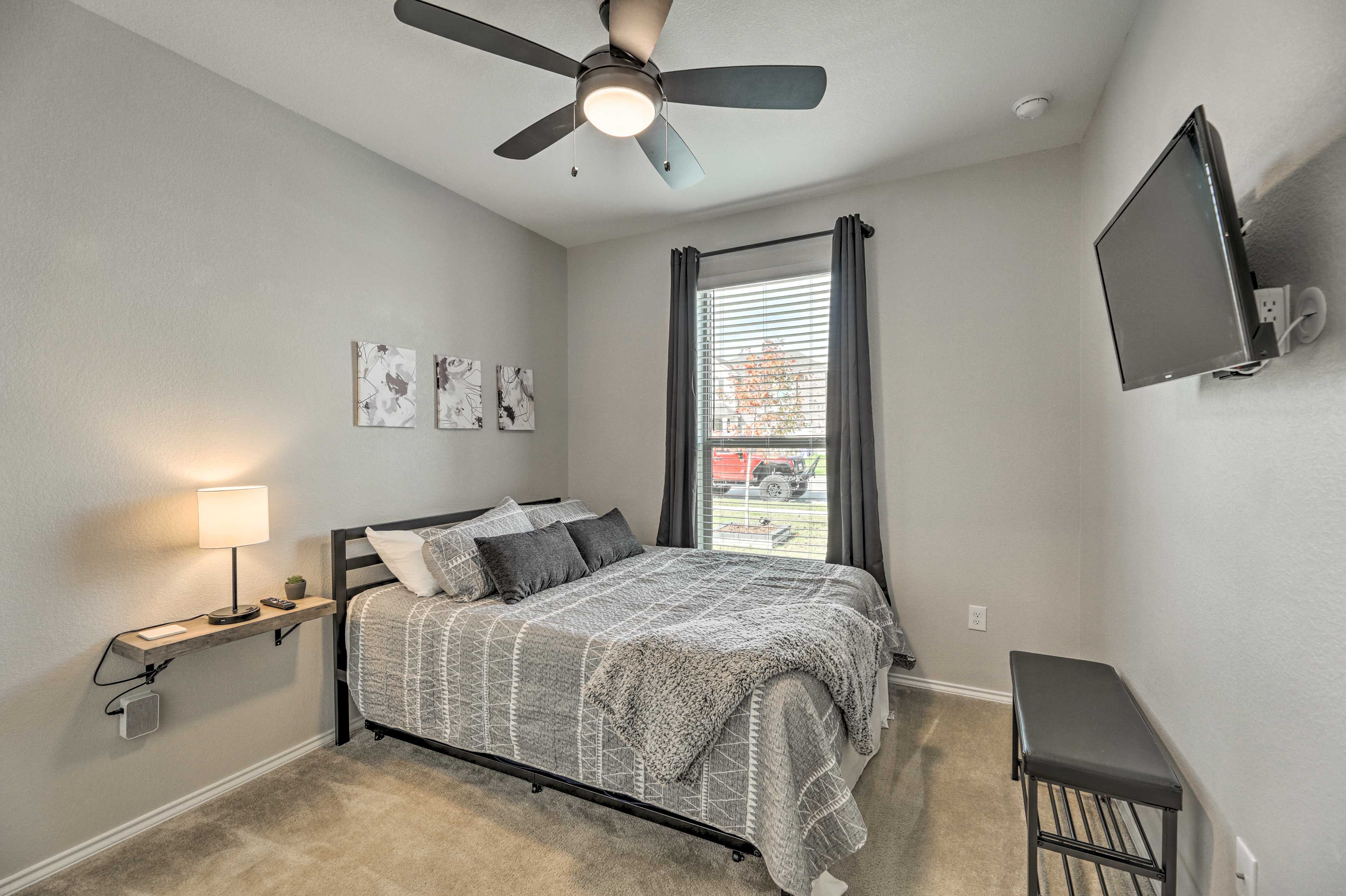 Bedroom 2 | Queen Bed w/ Twin Trundle | Smart TV