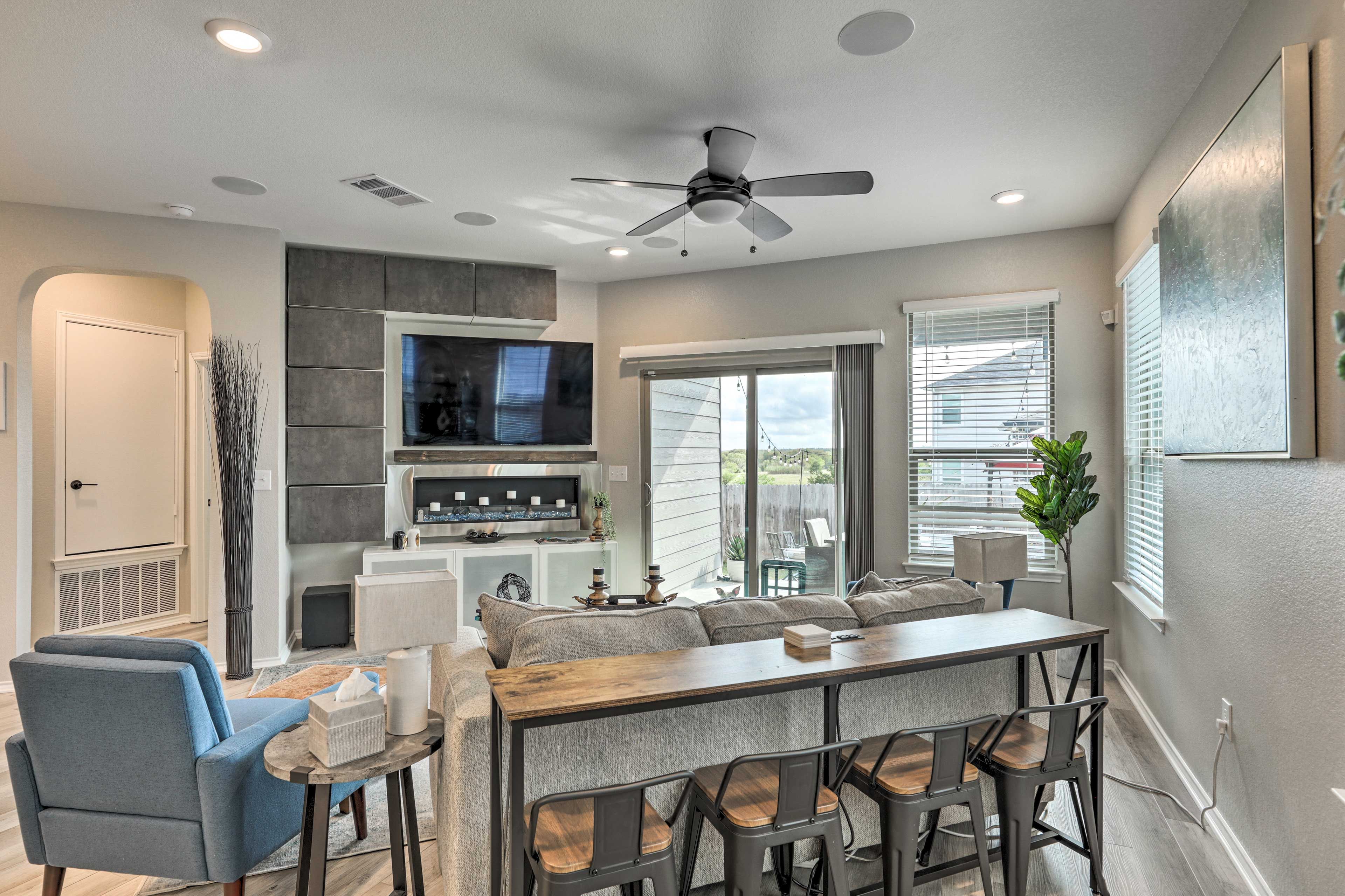 Living Room | Free WiFi | Smart TV | Surround Sound