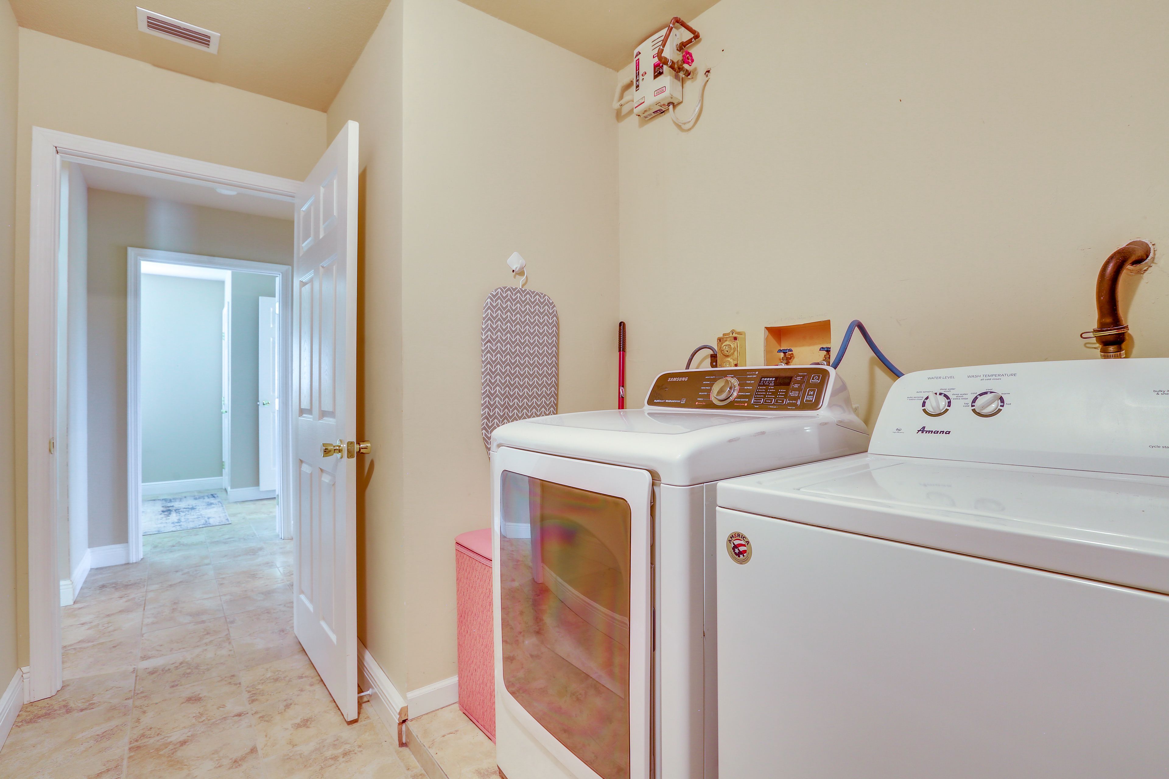 Laundry Area | Detergent Provided