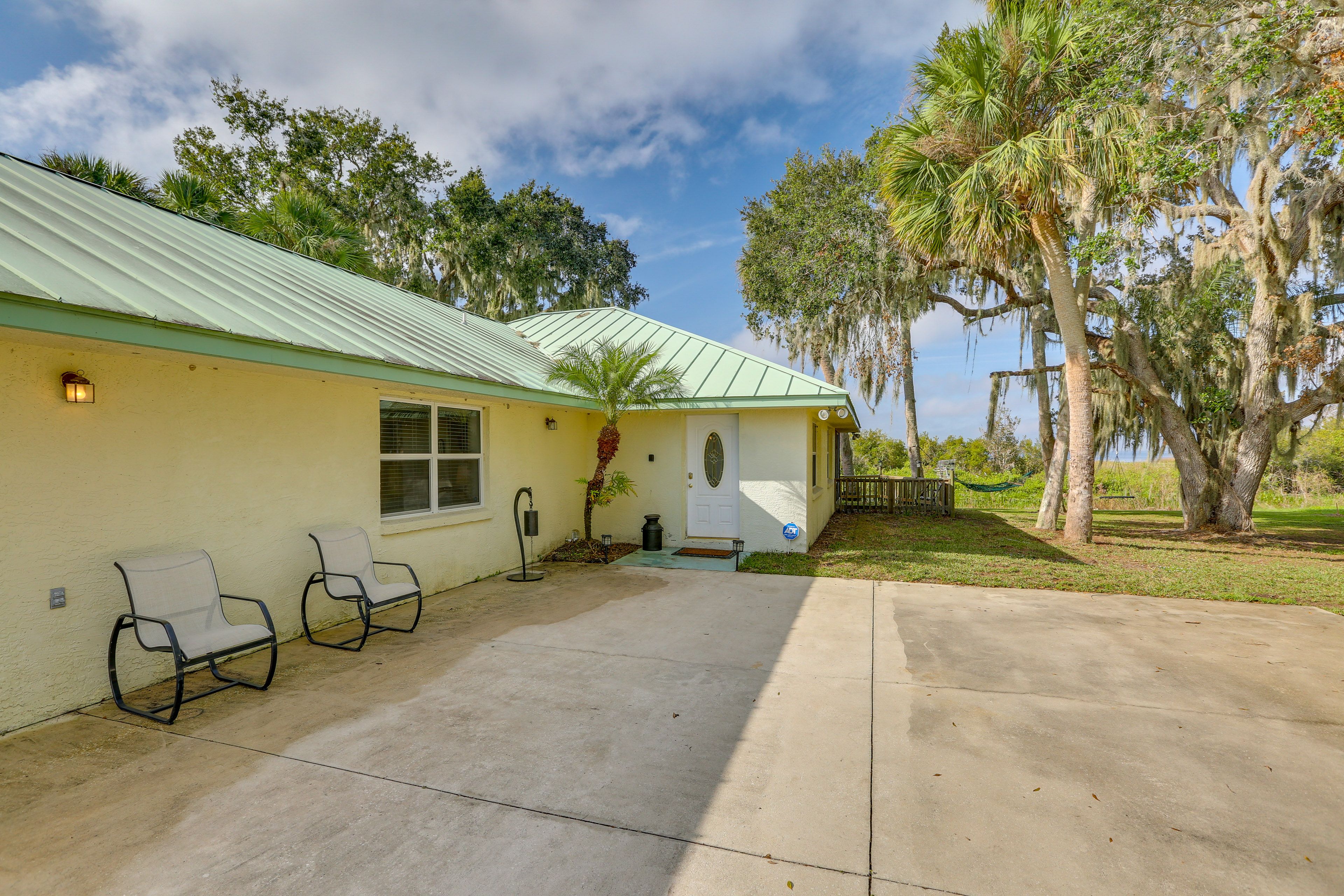 Parking | Driveway (4 Vehicles) | RV/Trailer Permitted