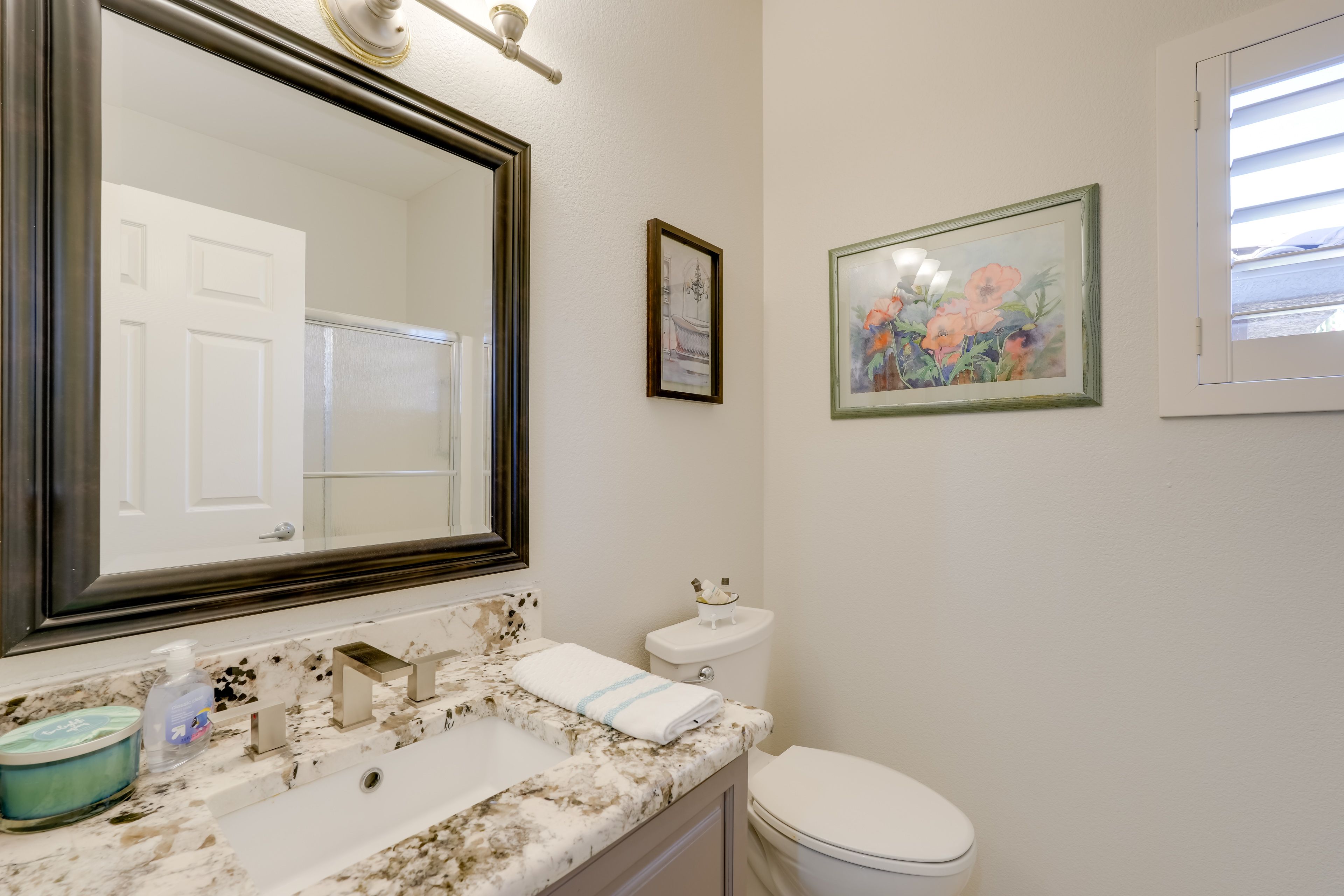 Full Bathroom | Complimentary Toiletries