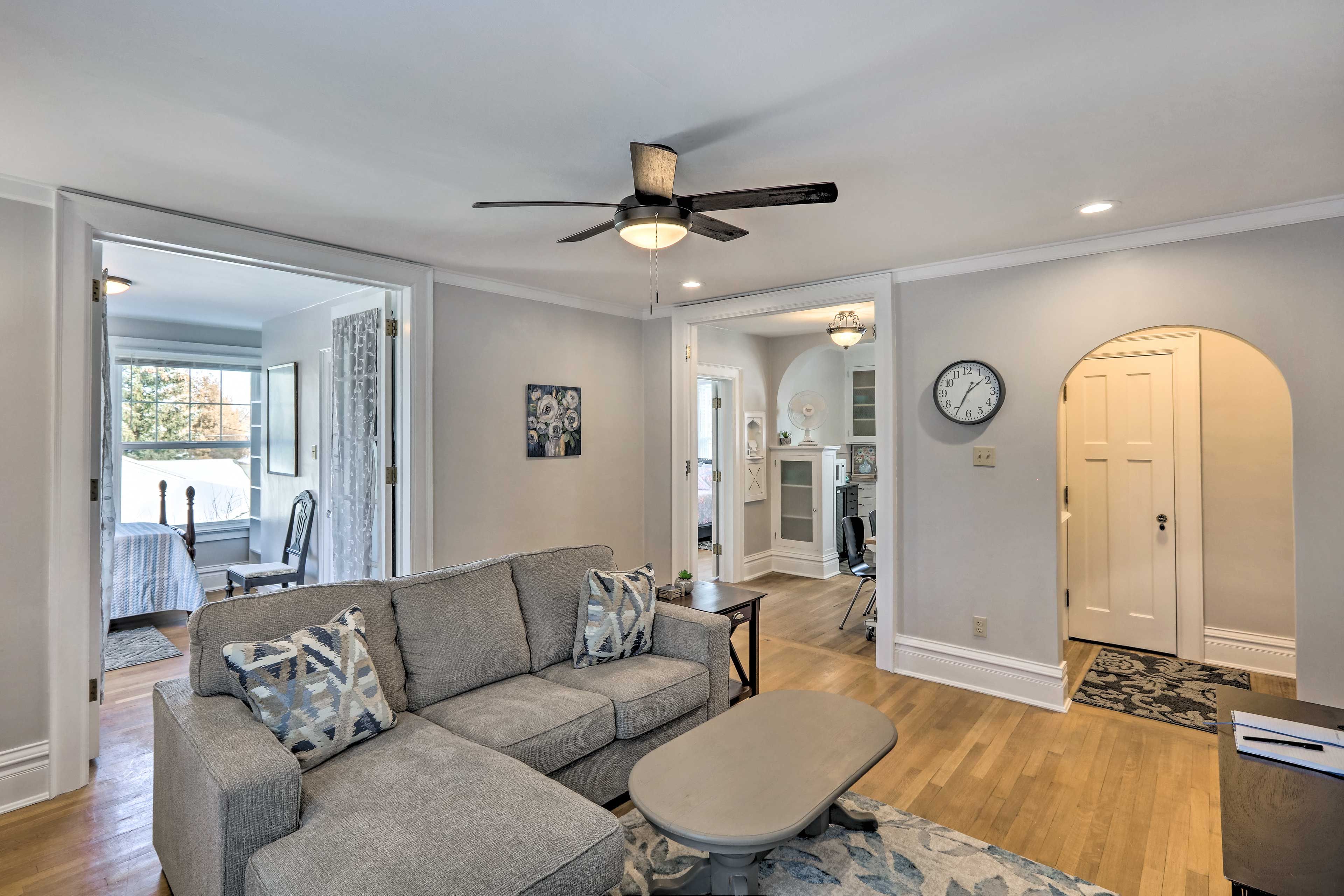 Living Room | Smart TV | Board Games | Central A/C & Heating | Washer & Dryer