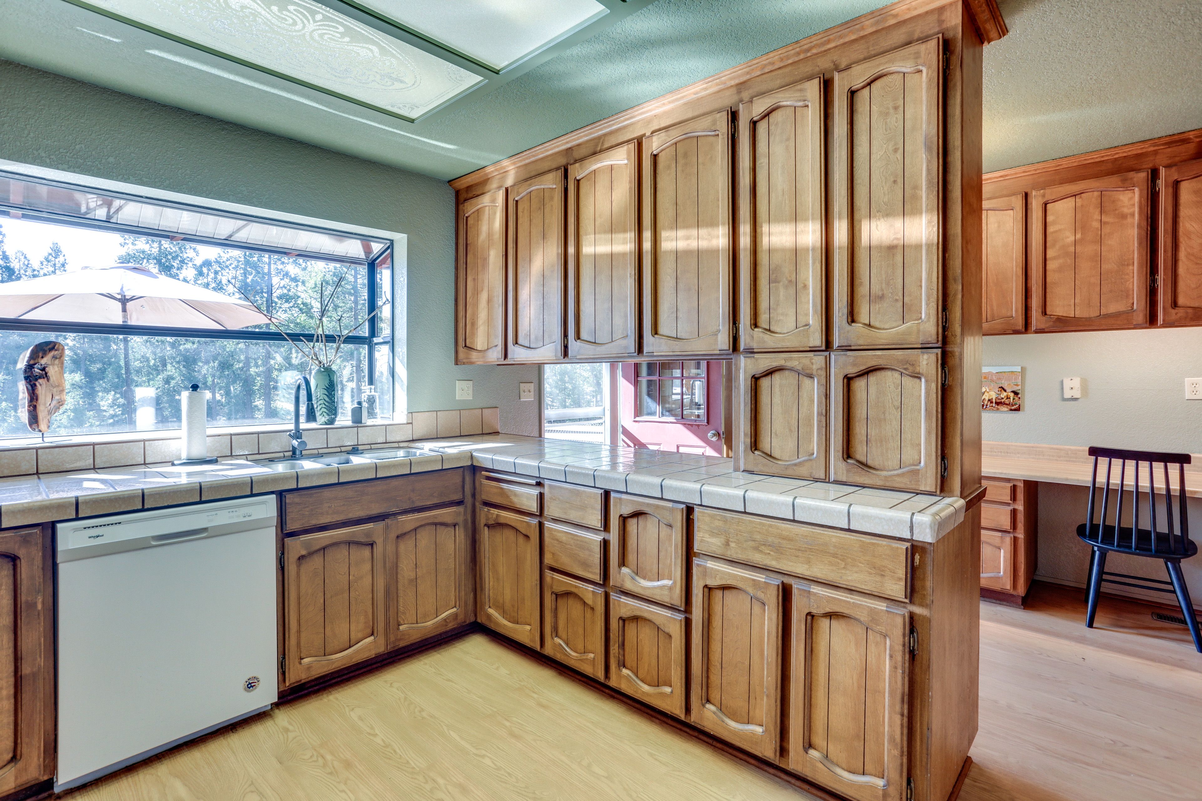 Kitchen | Keurig/Drip Coffee Maker | Blender | Tea Kettle | Toaster
