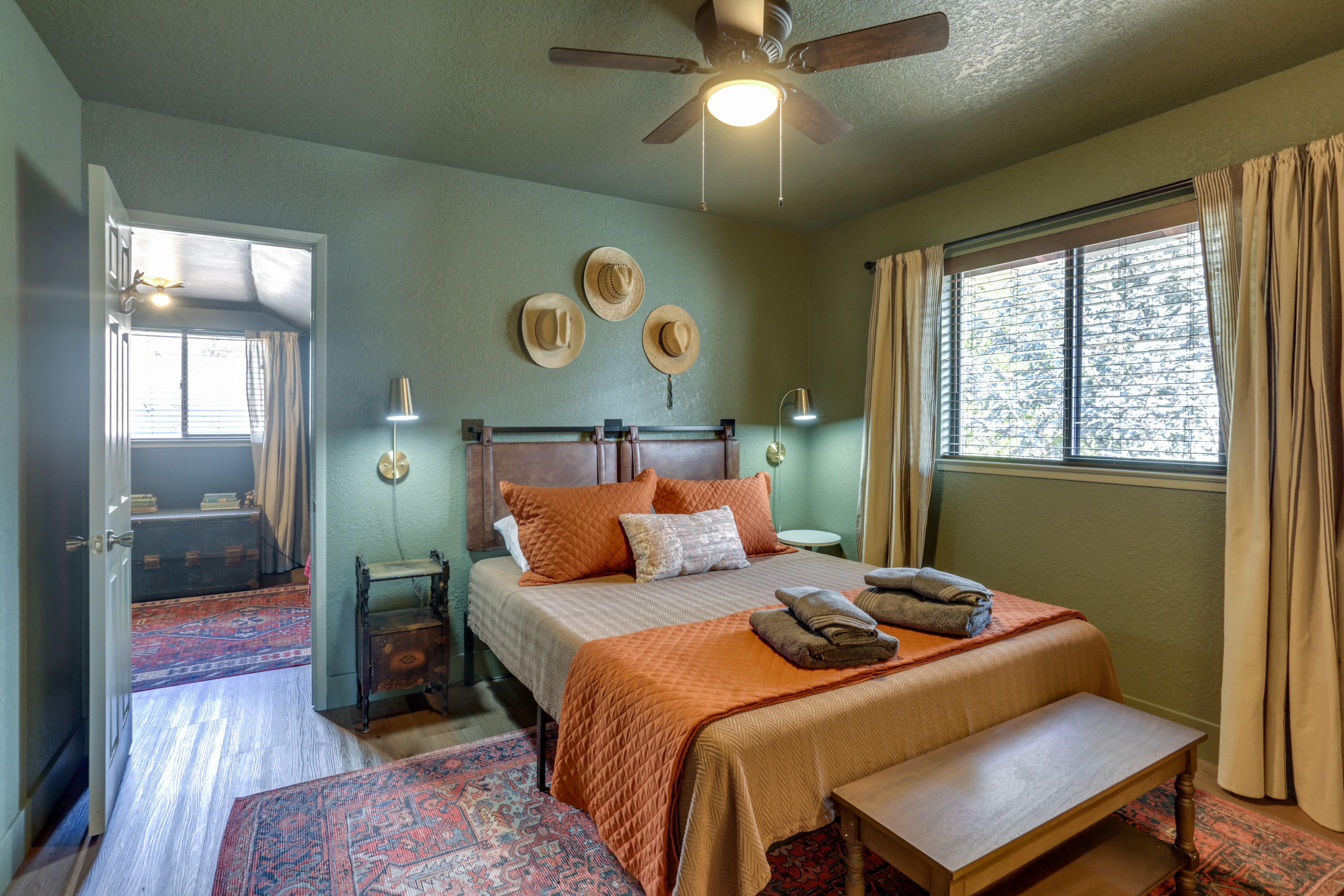 Bedroom 3 | Queen Bed
