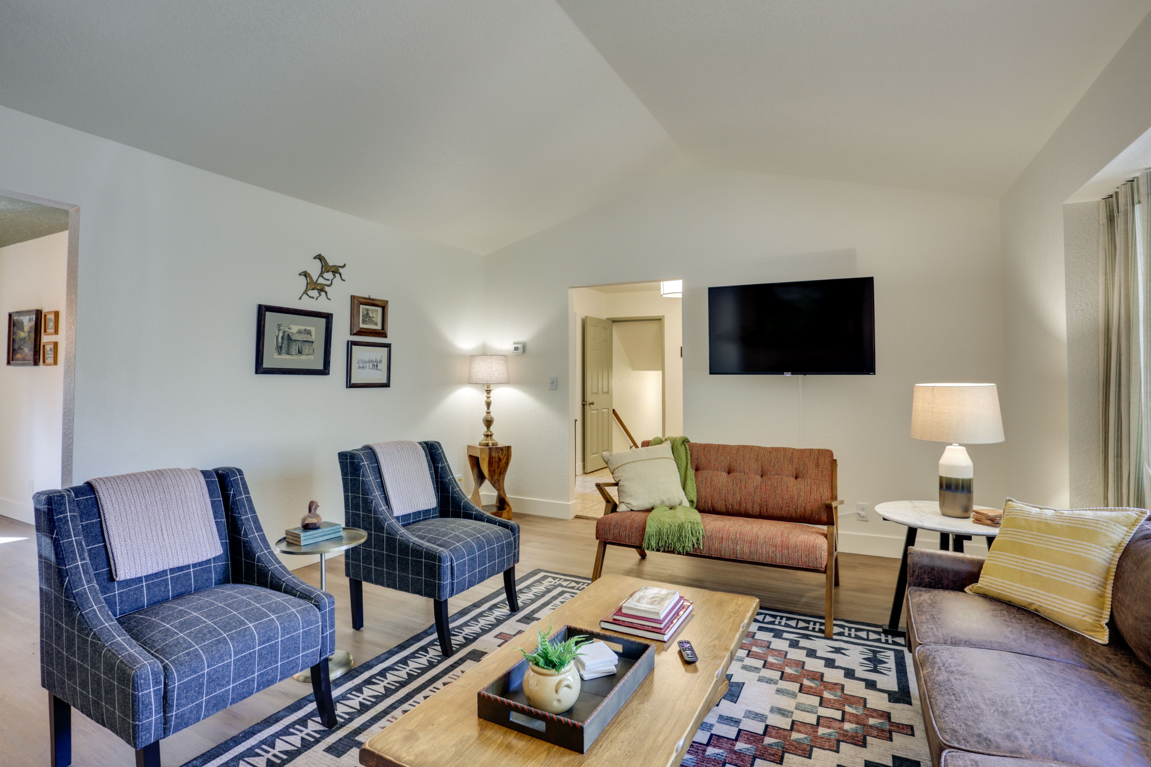 Living Room | Smart TV