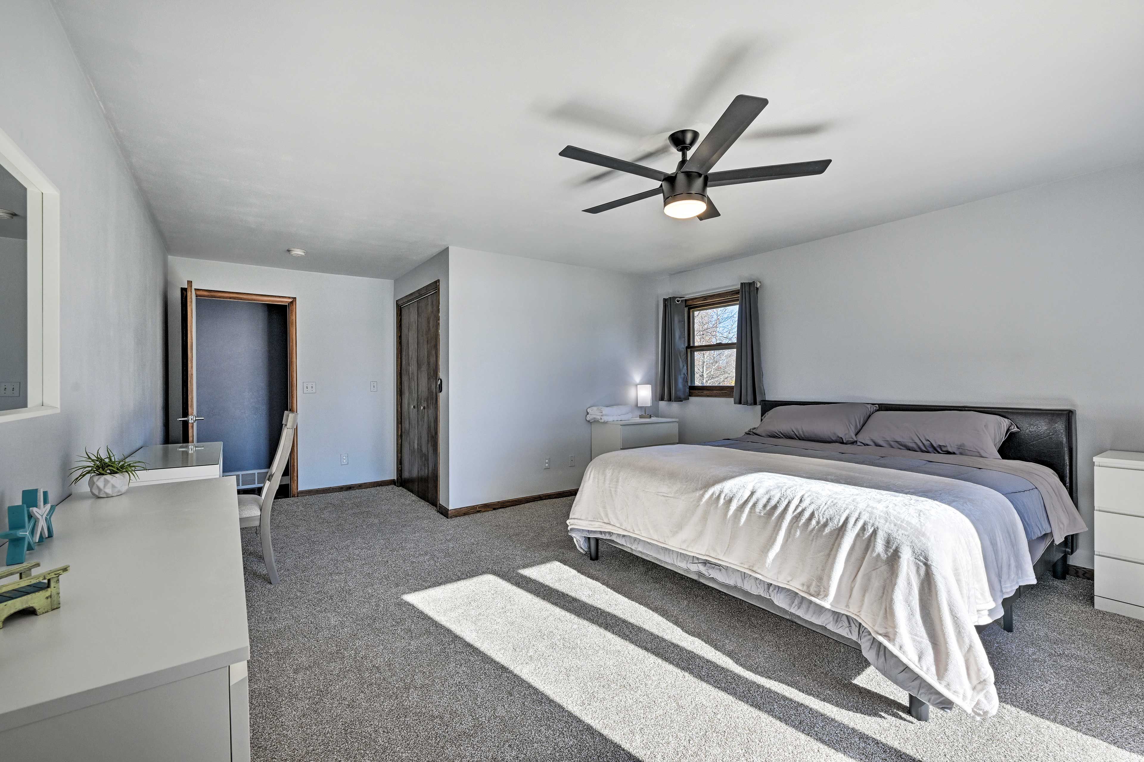 Bedroom 1 | King Bed