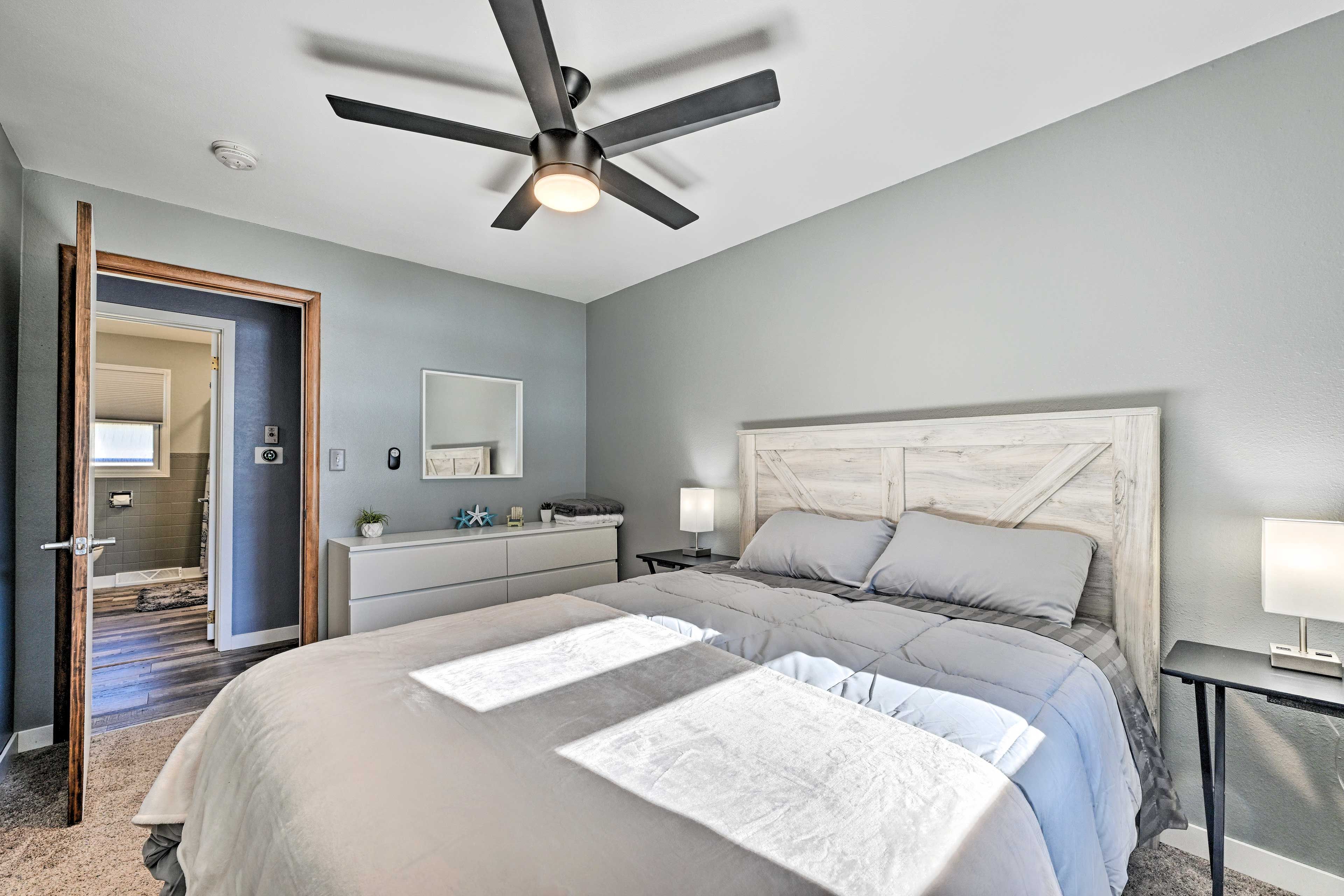 Bedroom 3 | Queen Bed