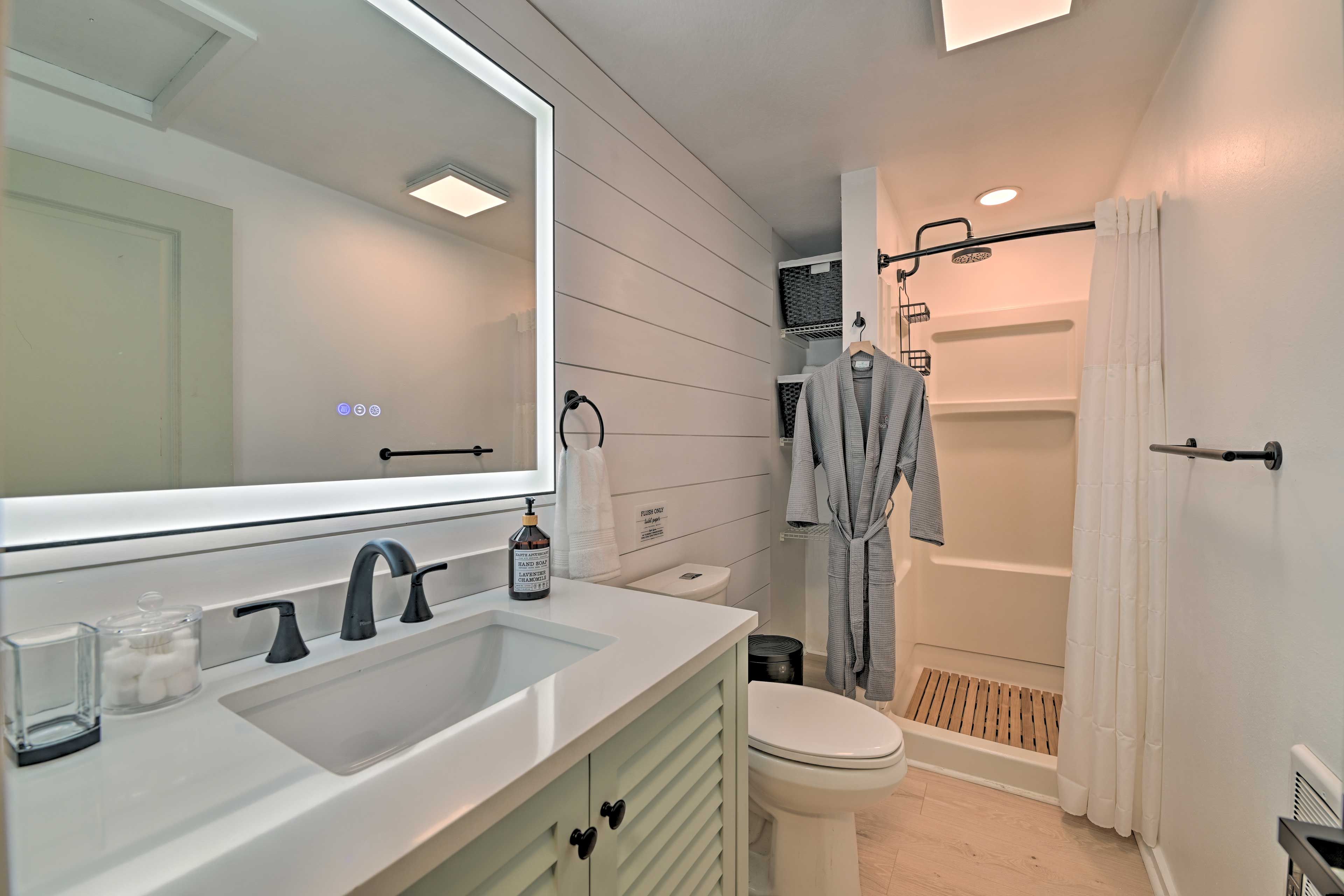 Full Bath | Complimentary Toiletries | Towels Provided