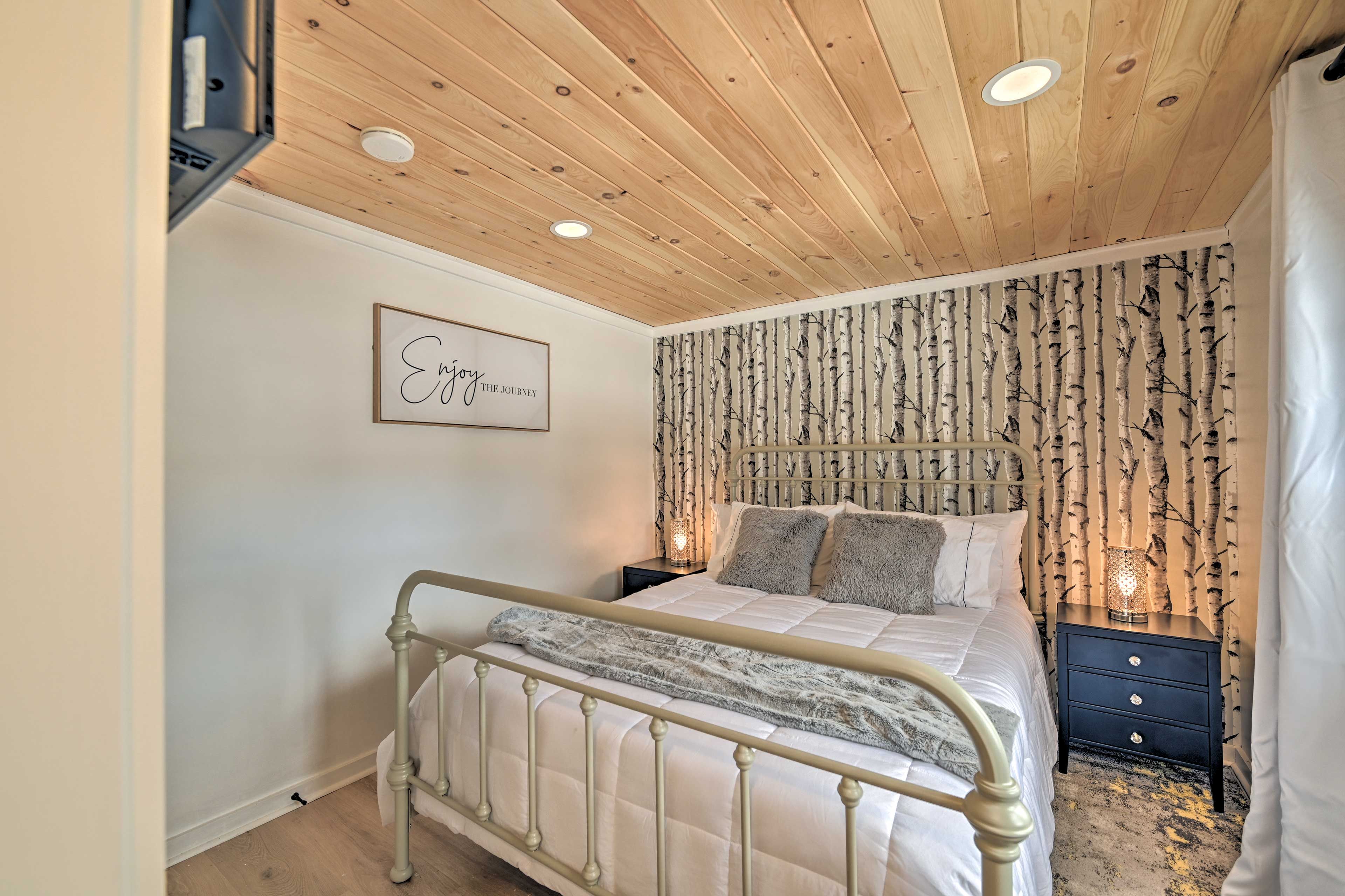 Bedroom | Linens Provided | Smart TV | Walk-In Closet
