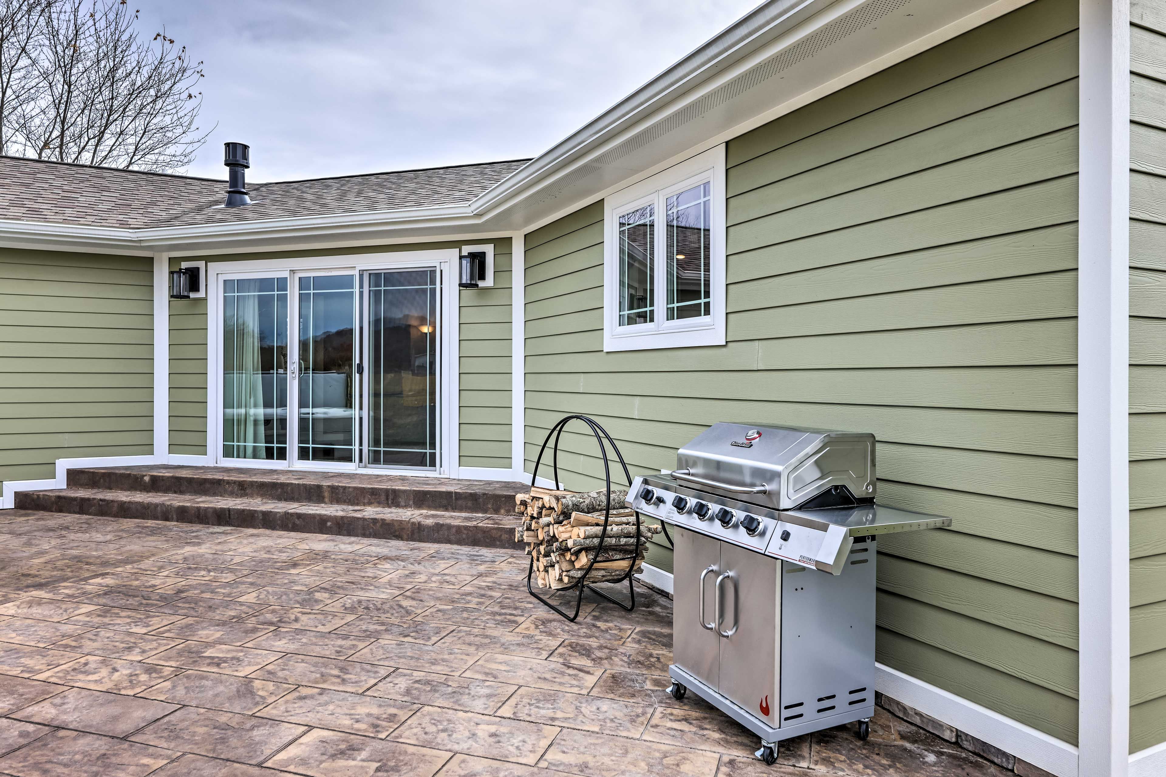 Private Patio | Fire Pit (Wood Provided) | Hot Tub