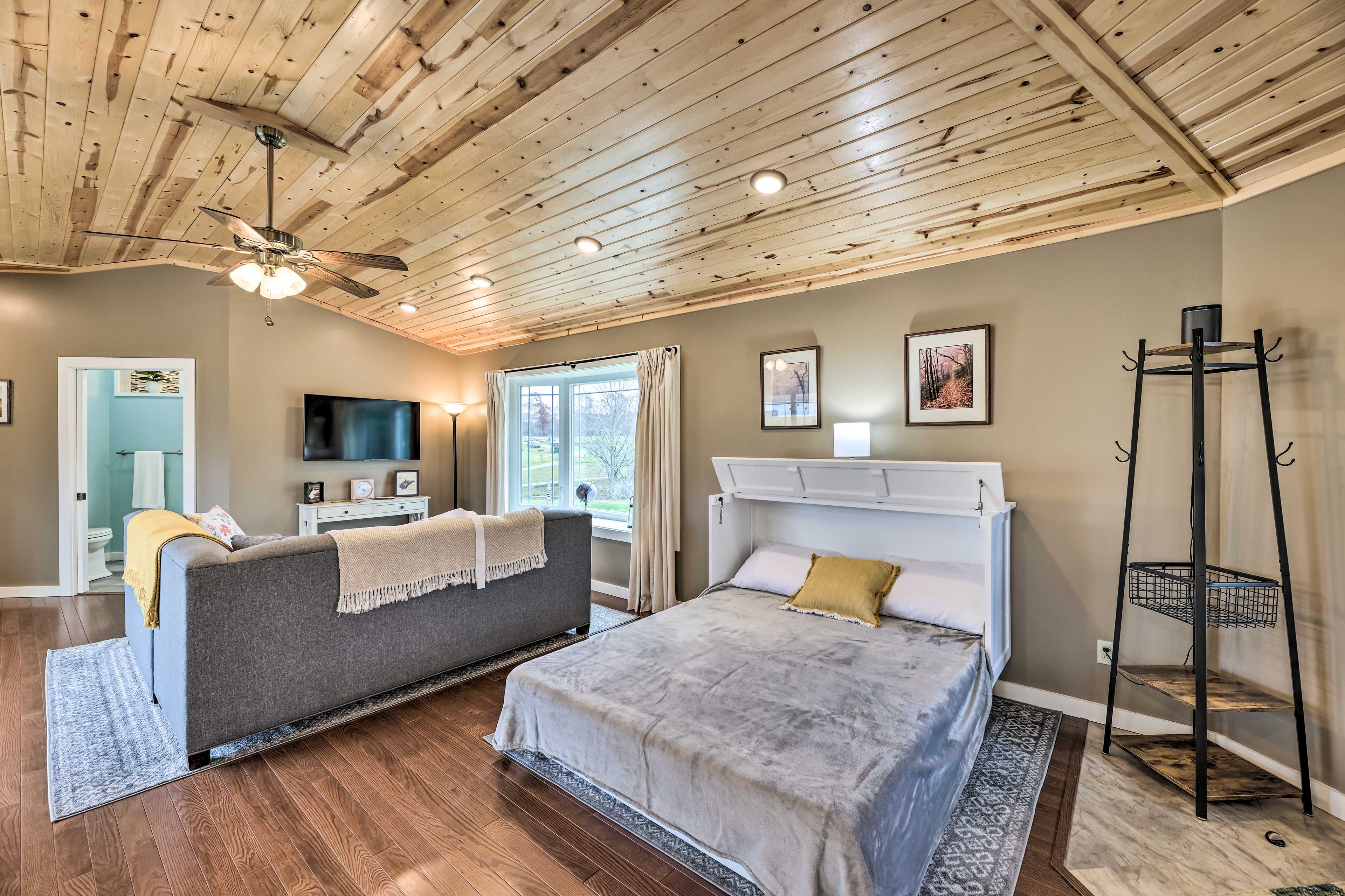 Sleeping Area | Queen Murphy Bed