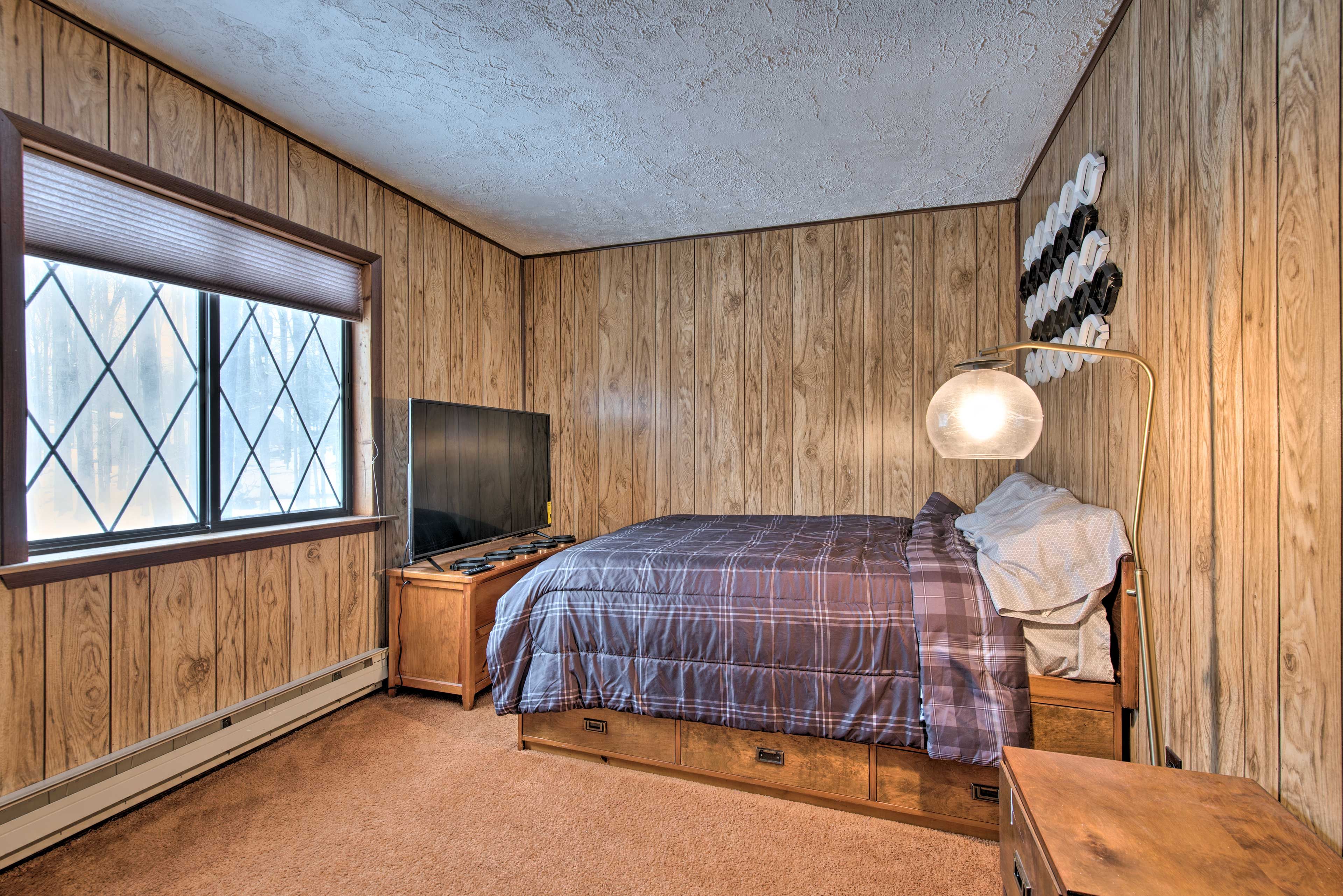 Bedroom 2 | Queen Bed