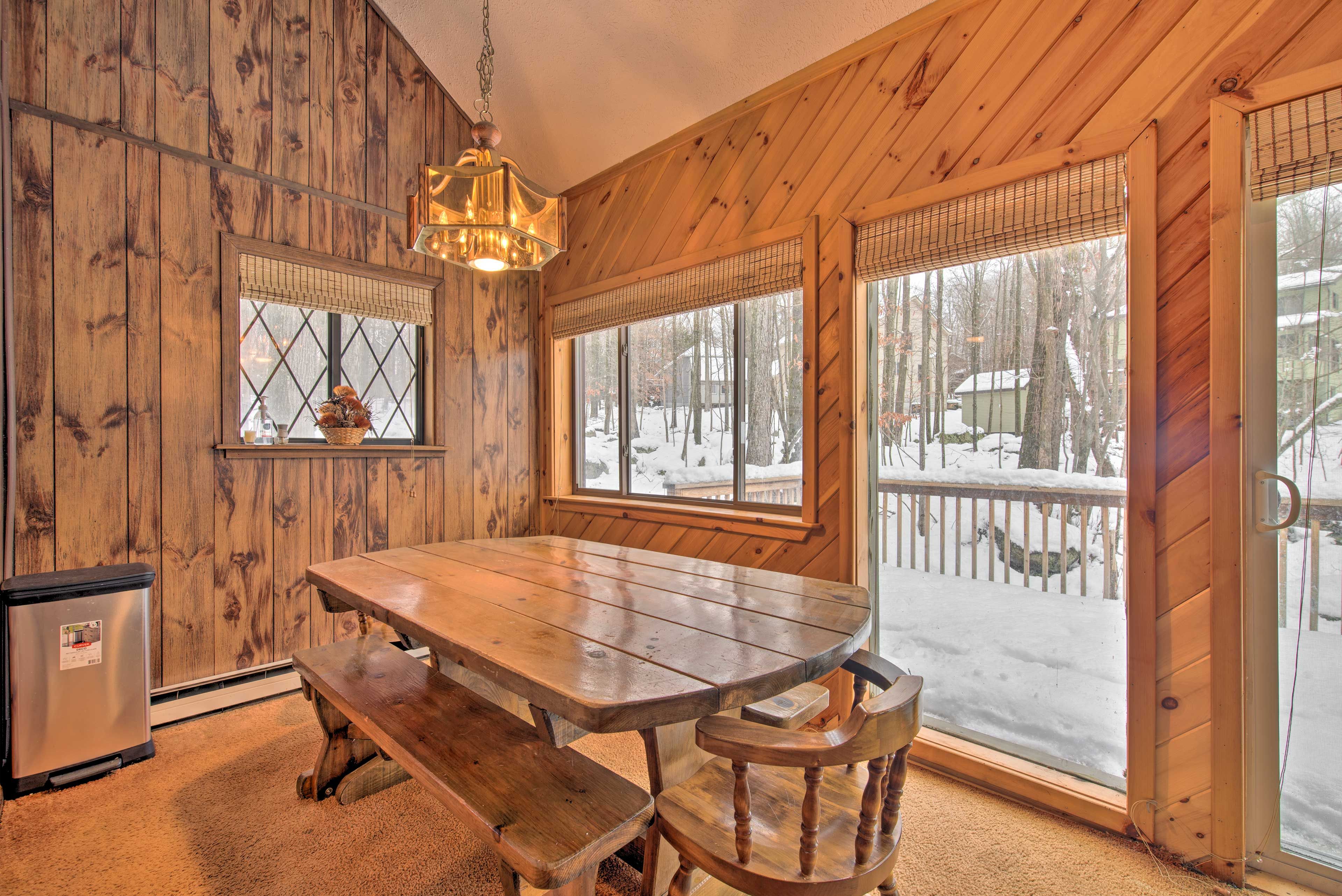 Dining Room | Dishware/Flatware Provided