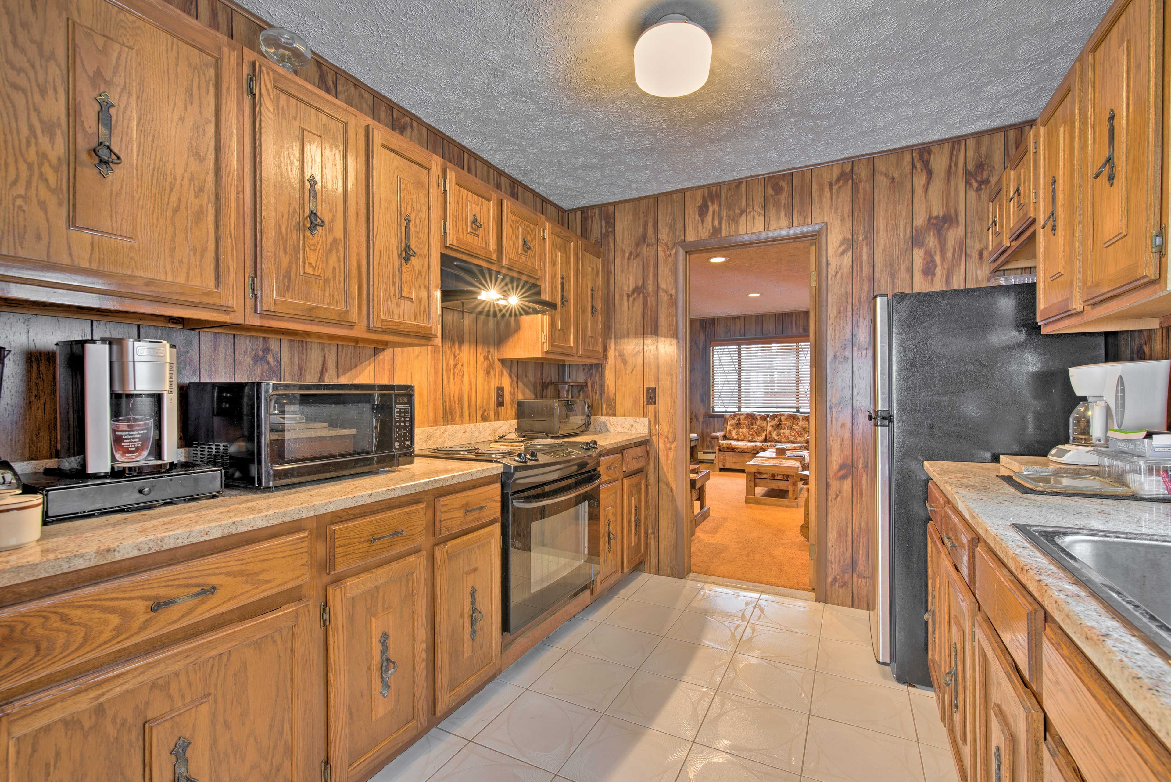 Kitchen | Cooking Basics | Coffee Maker | Paper Towels/Trash Bags Provided