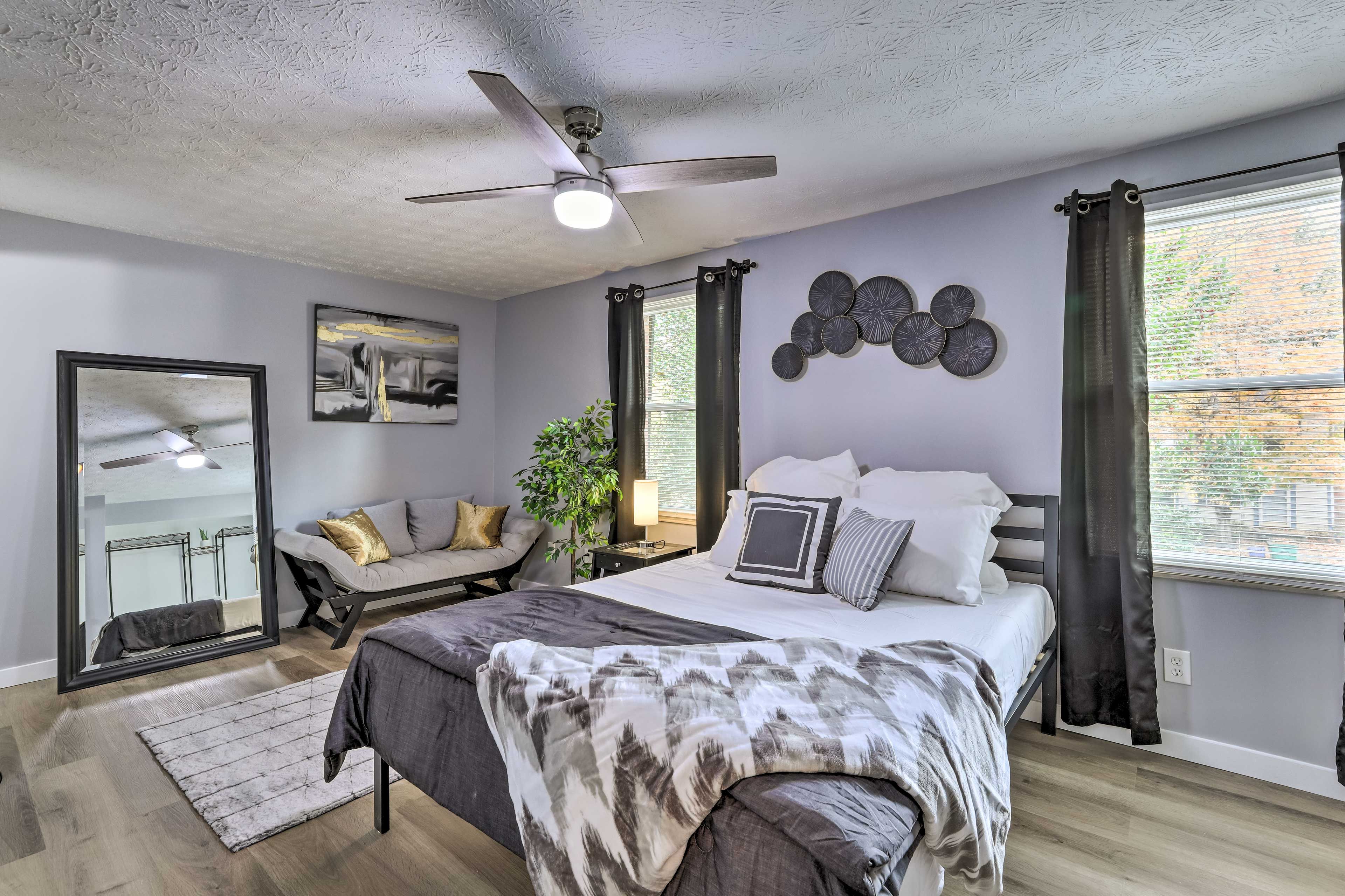 Bedroom 1 | Queen Bed | Linens Provided | Smart TV | 2nd Floor
