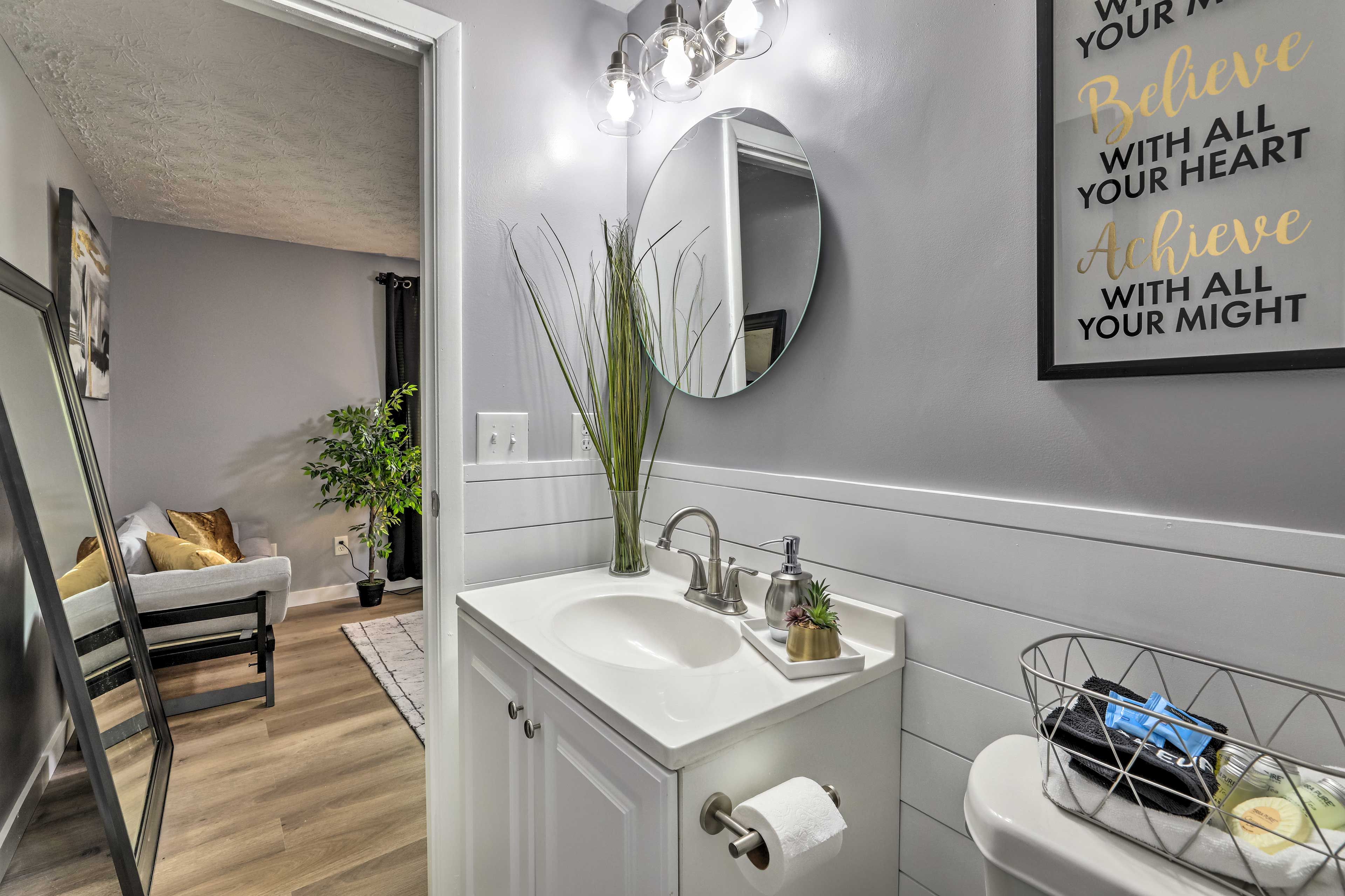 Full Bathroom | Complimentary Toiletries | Hair Dryer | Towels Provided