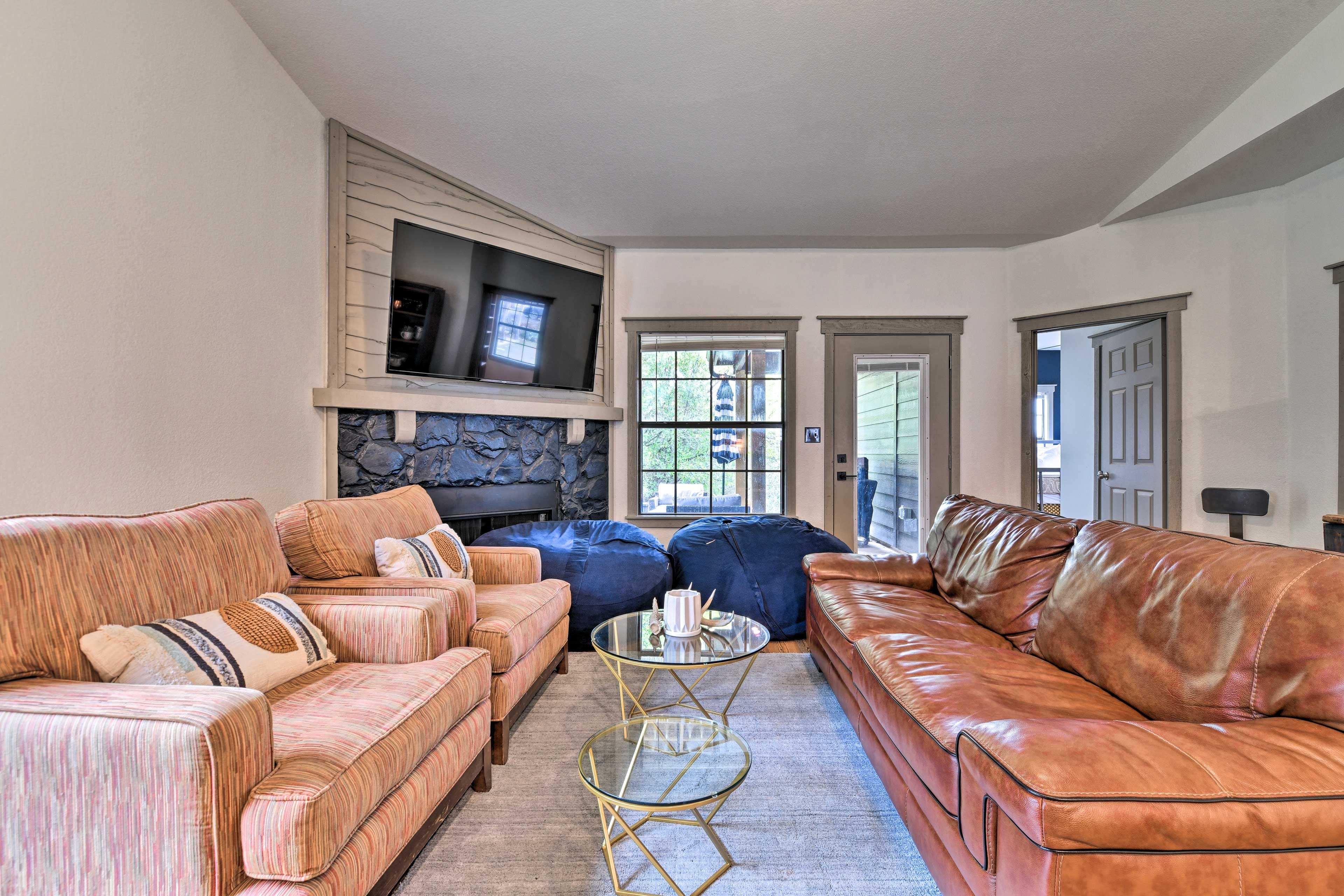 Living Room | Free WiFi | No A/C