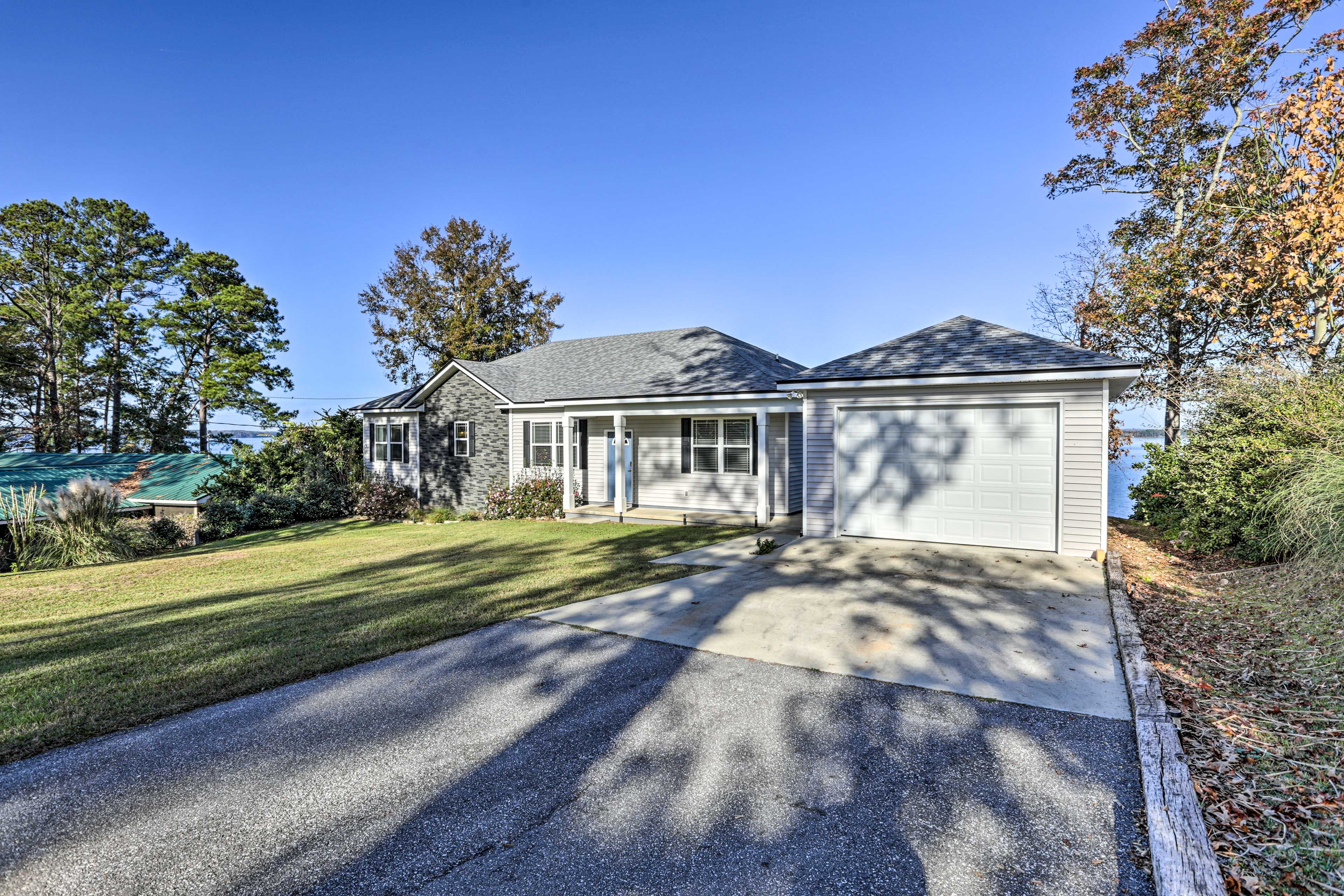 Exterior | Driveway (4 Vehicles)