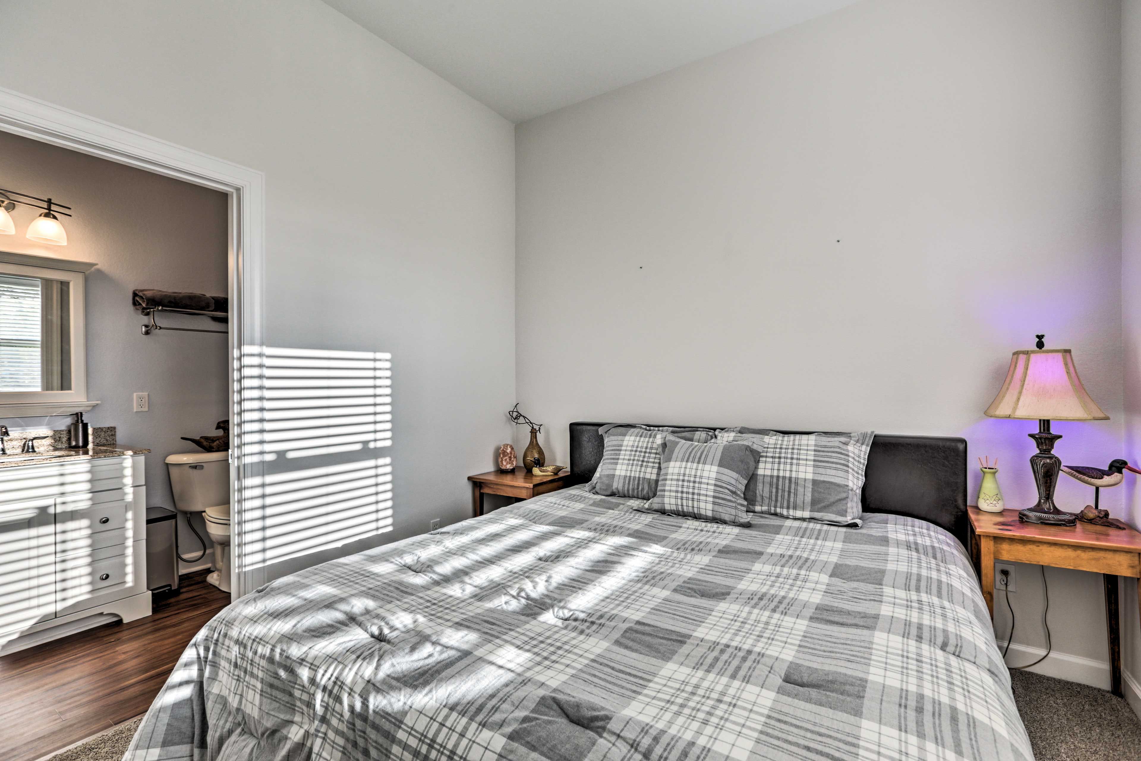 Bedroom 2 | King Bed