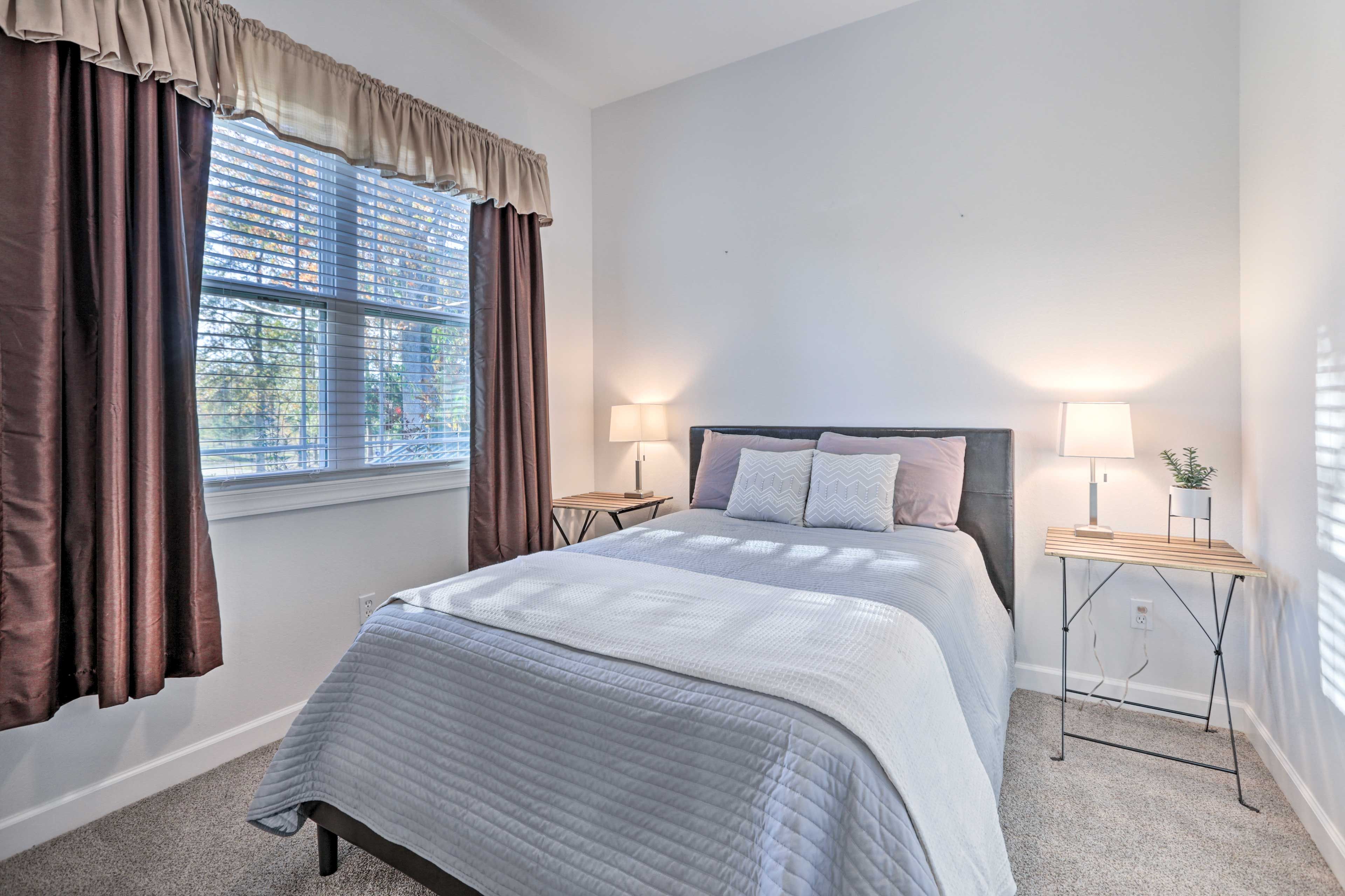 Bedroom 3 | Queen Bed