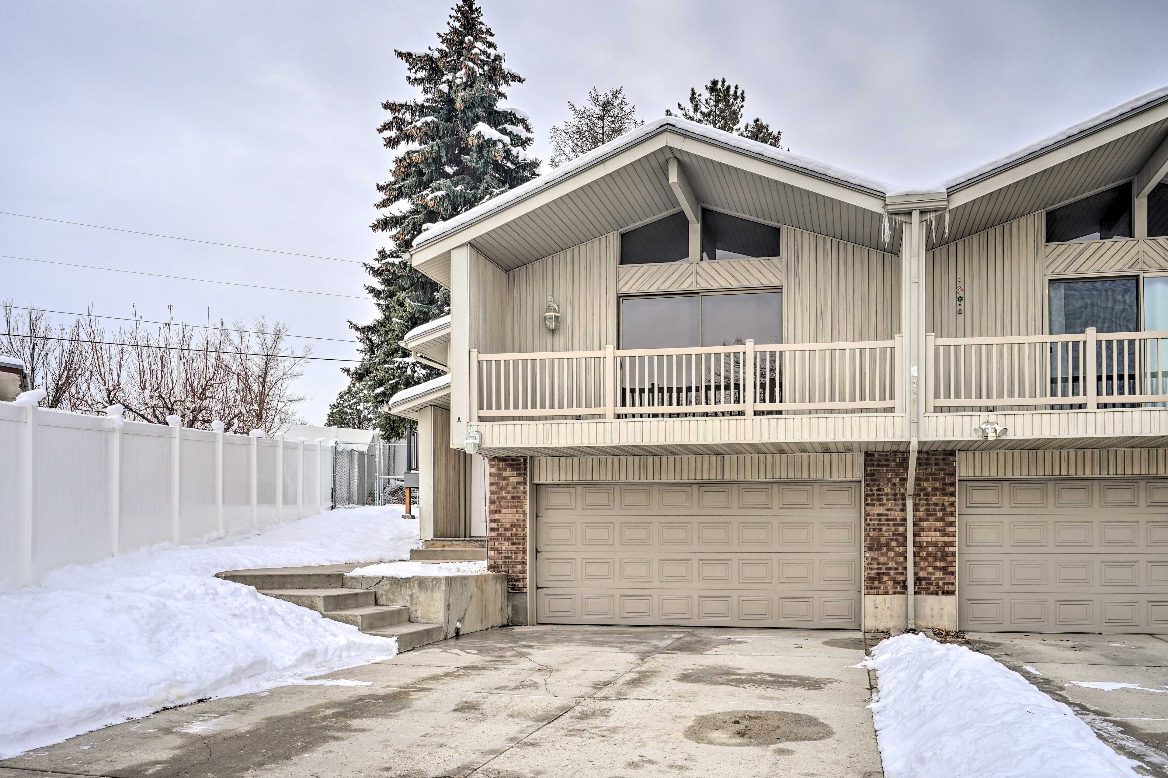 Property Exterior | Garage (2 Vehicles)