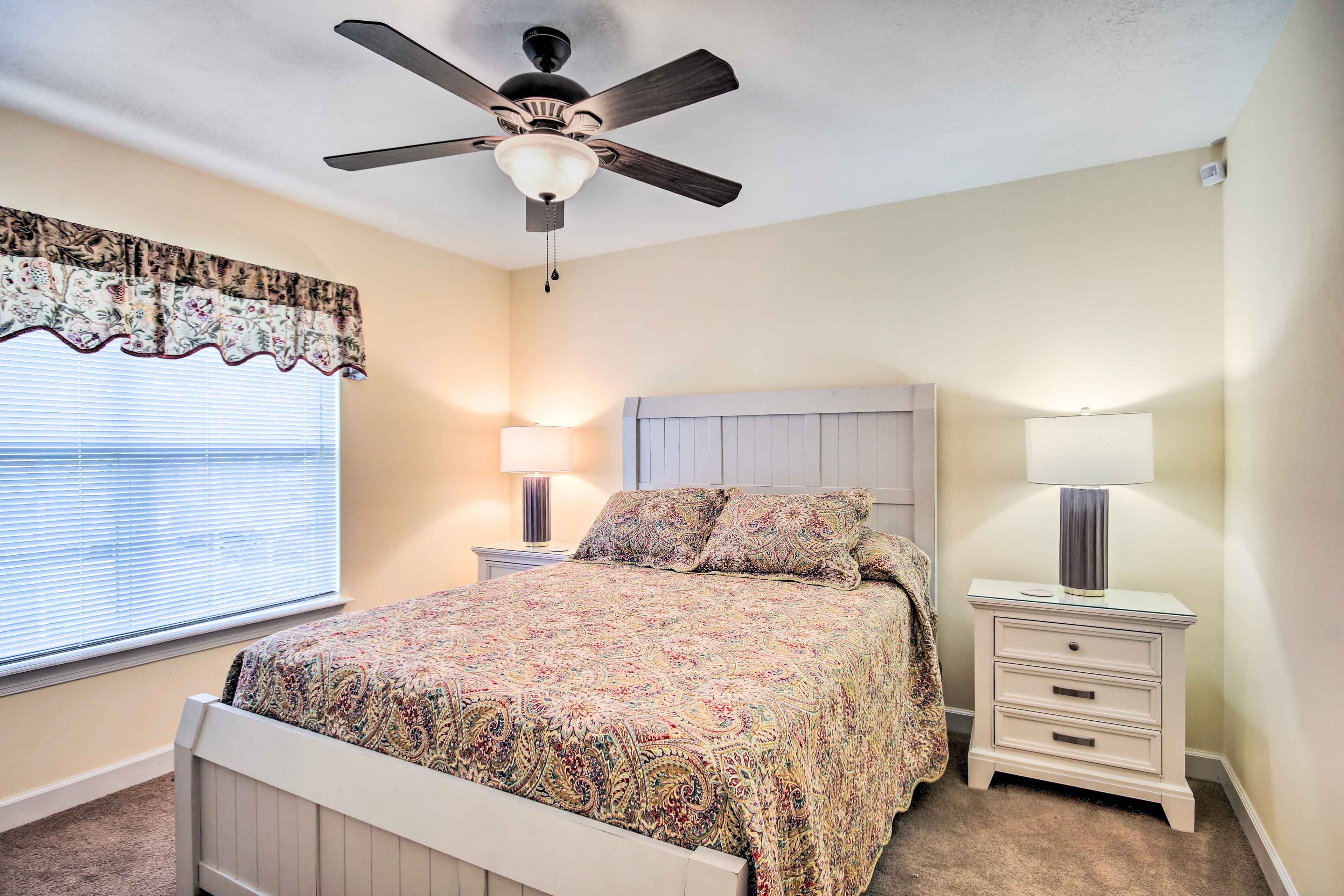 Bedroom 2 | Queen Bed