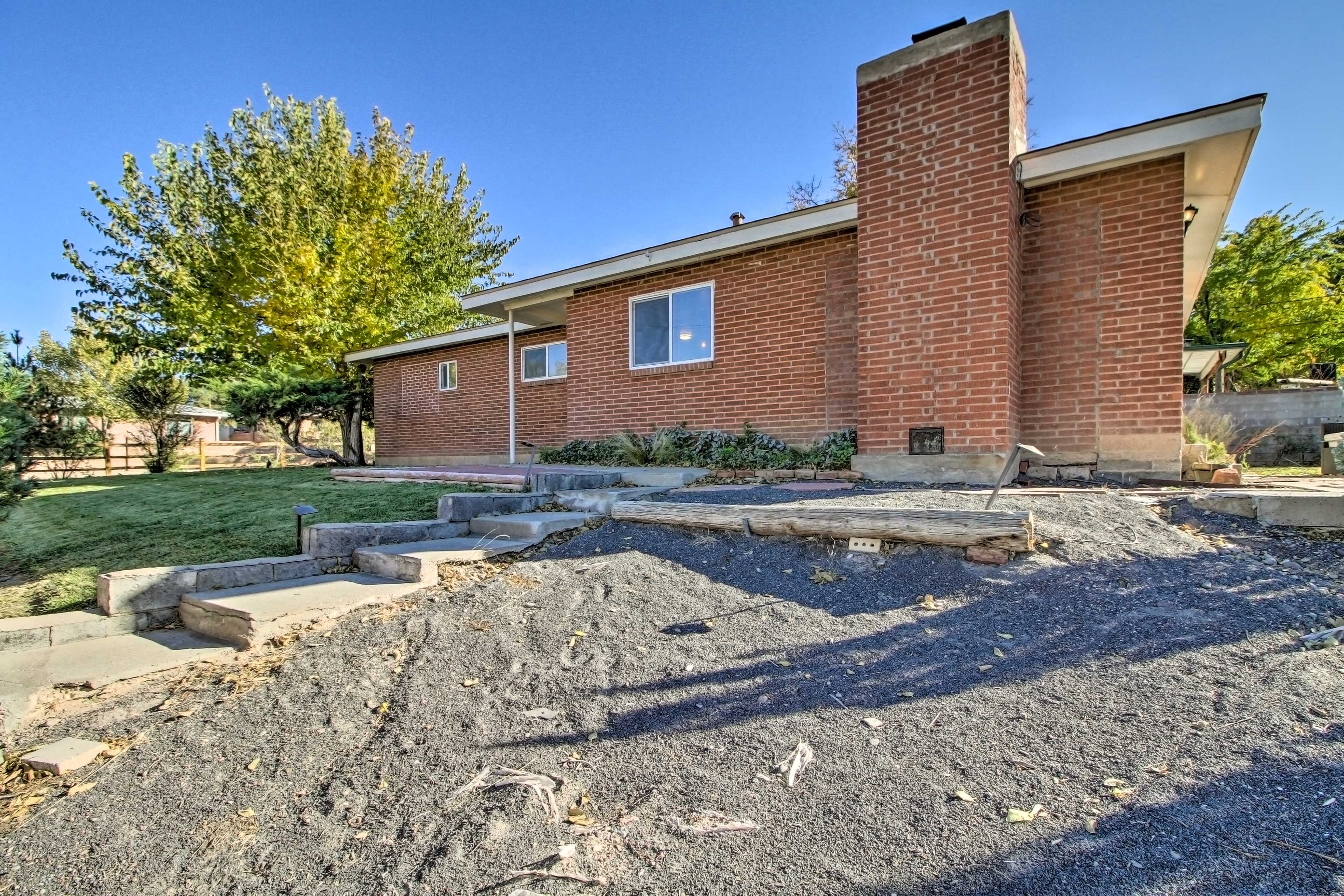 Parking | Driveway (2 Vehicles) | Garage (1 Vehicle) | Free Street Parking