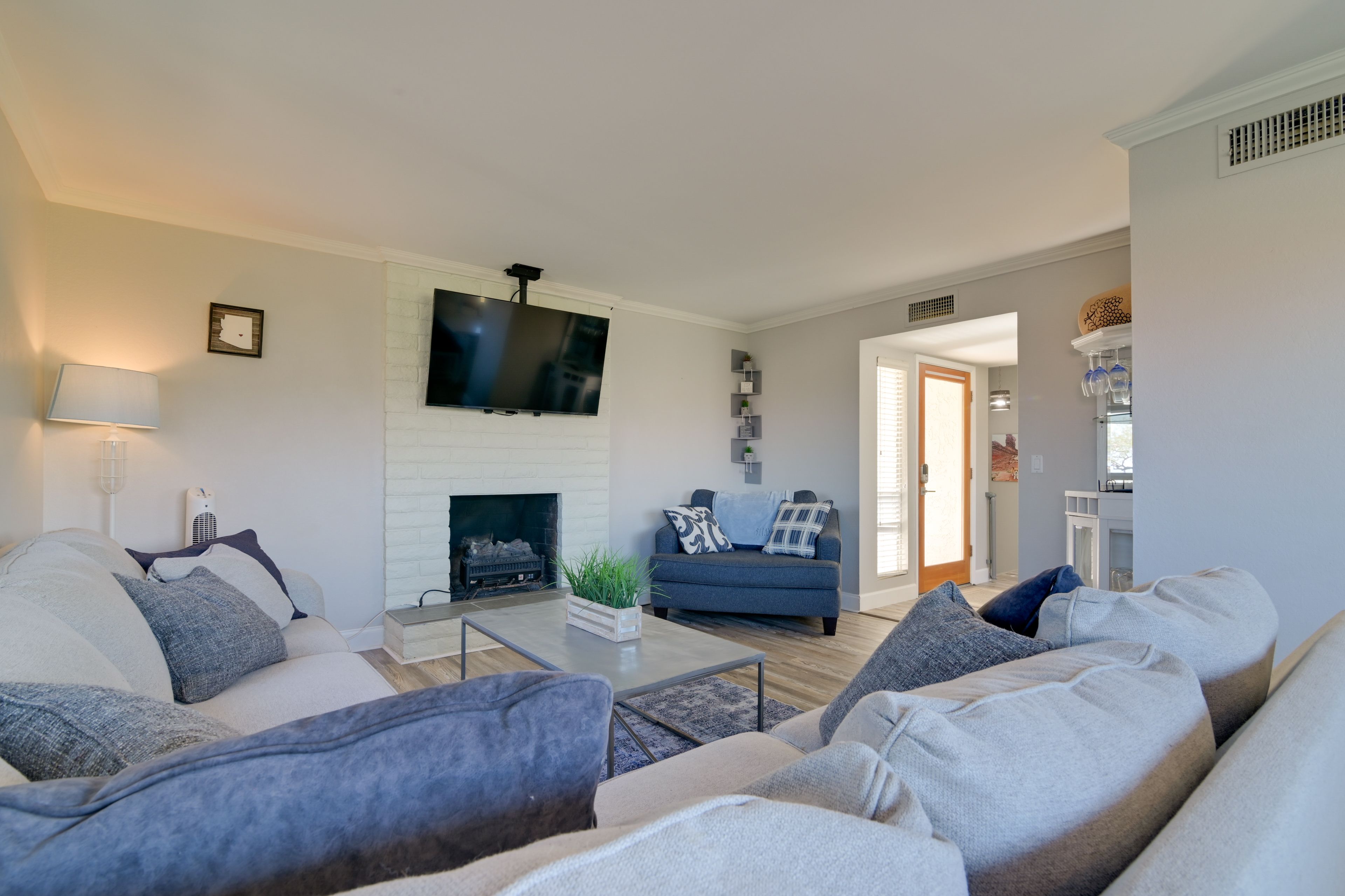 Living Room | Main Level | Free WiFi | Smart TV | Sleeper Sofa