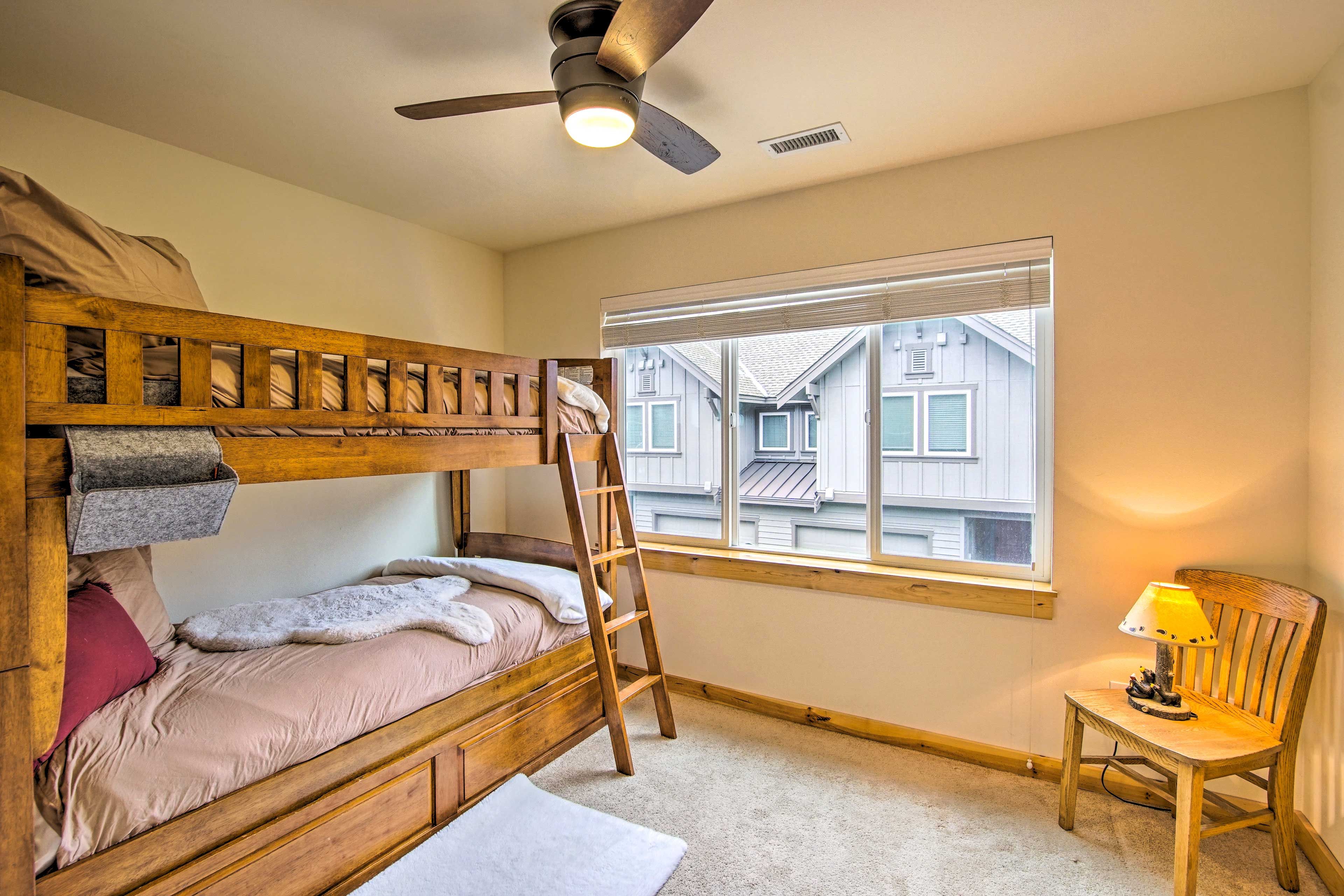 Bedroom 2 | Twin Bunk Bed w/ Twin Trundle